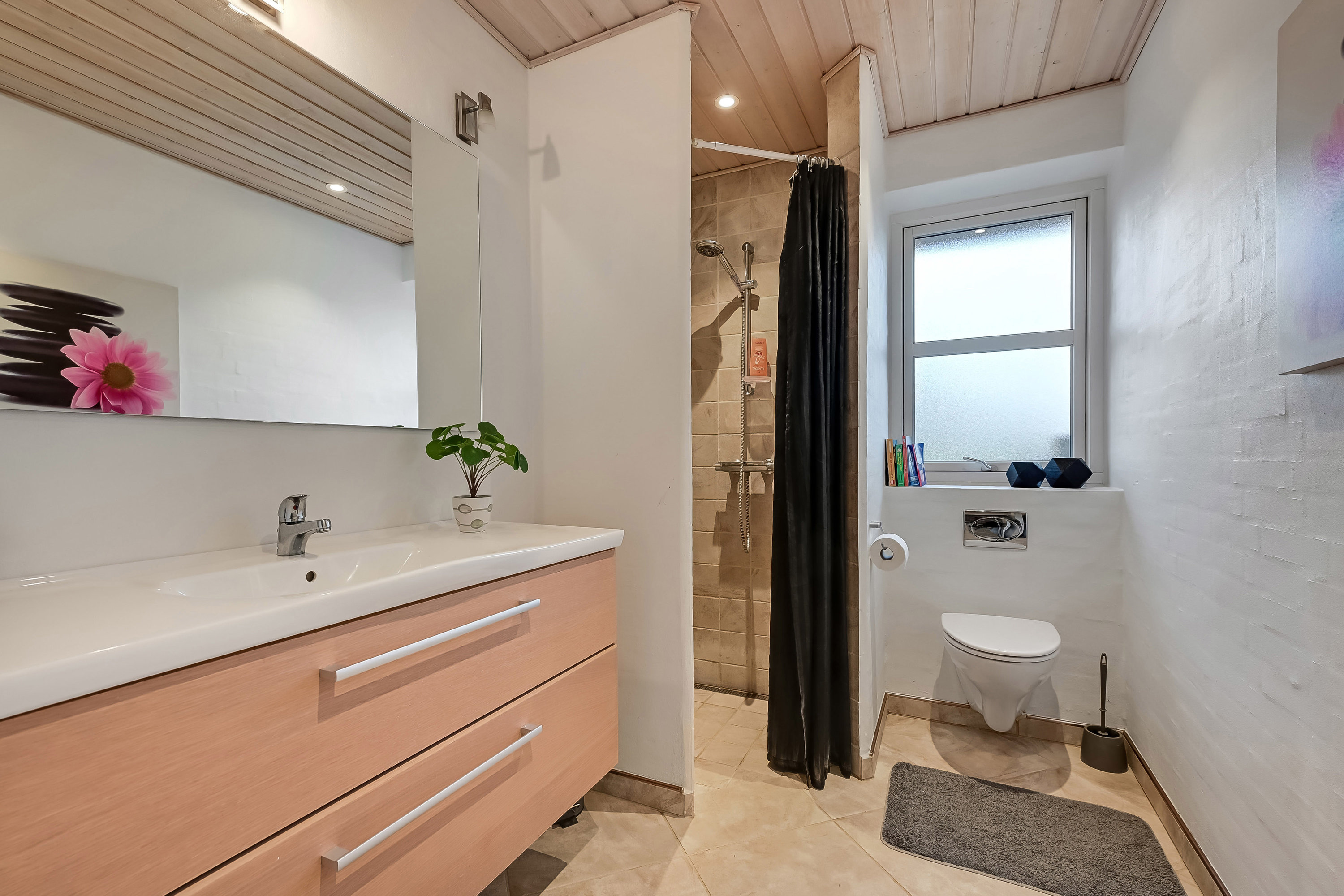 Fremhævet badeværelse billede i fuldskærmstilstand. Billede af Strandbjerggårdparken 3, 7600 Struer