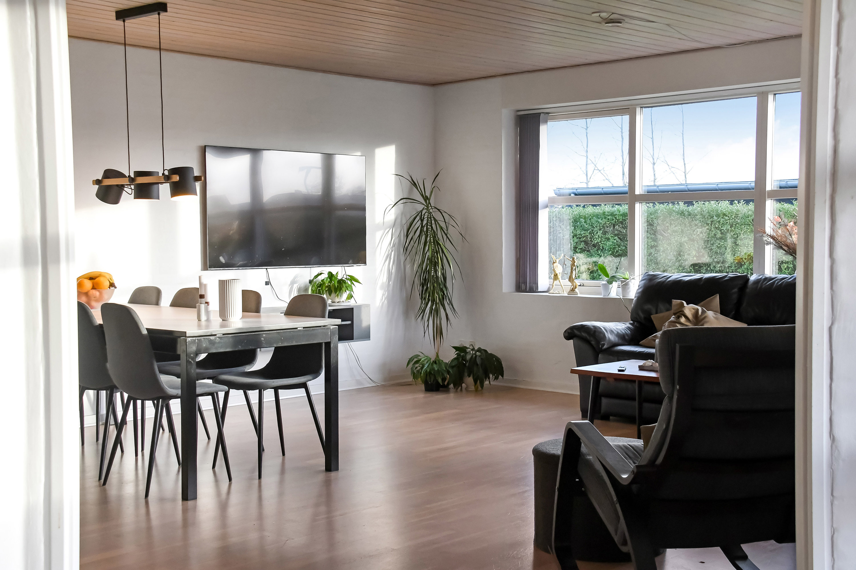 Fremhævet stue billede i fuldskærmstilstand. Billede af Strandbjerggårdparken 3, 7600 Struer