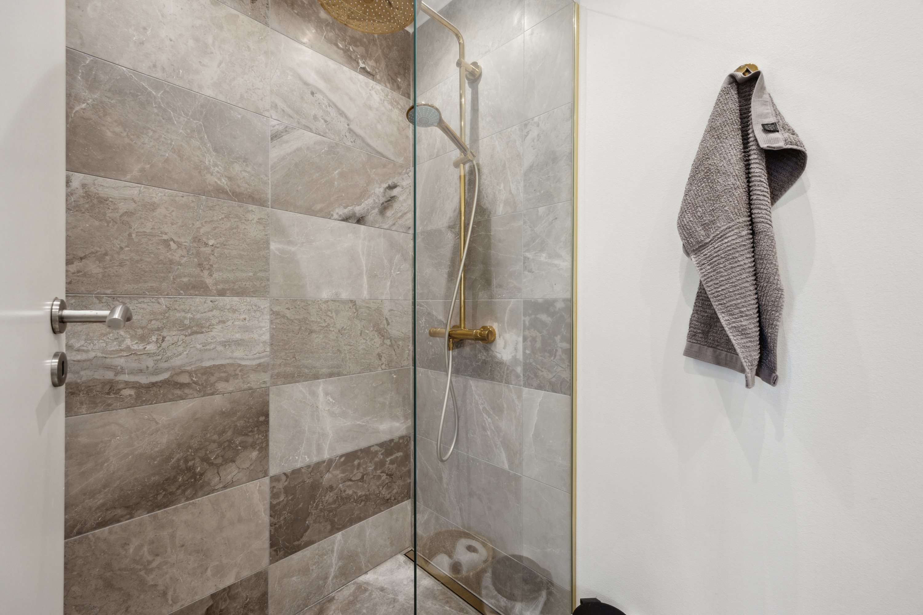 Fremhævet badeværelse billede i fuldskærmstilstand. Billede af Krogager 3, 2670 Greve