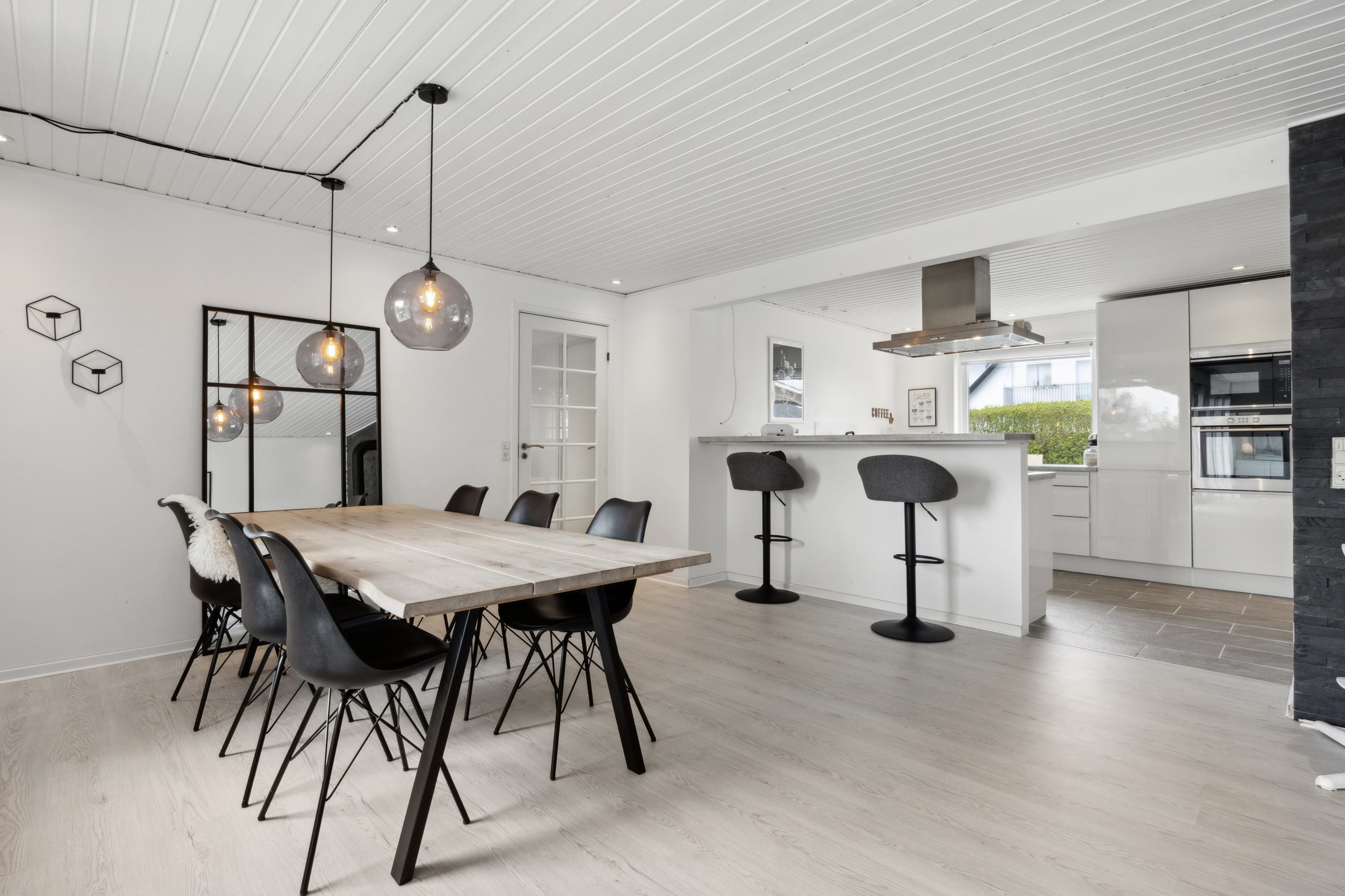 Miniaturebillede 1: stue. Billede af Krogager 3, 2670 Greve