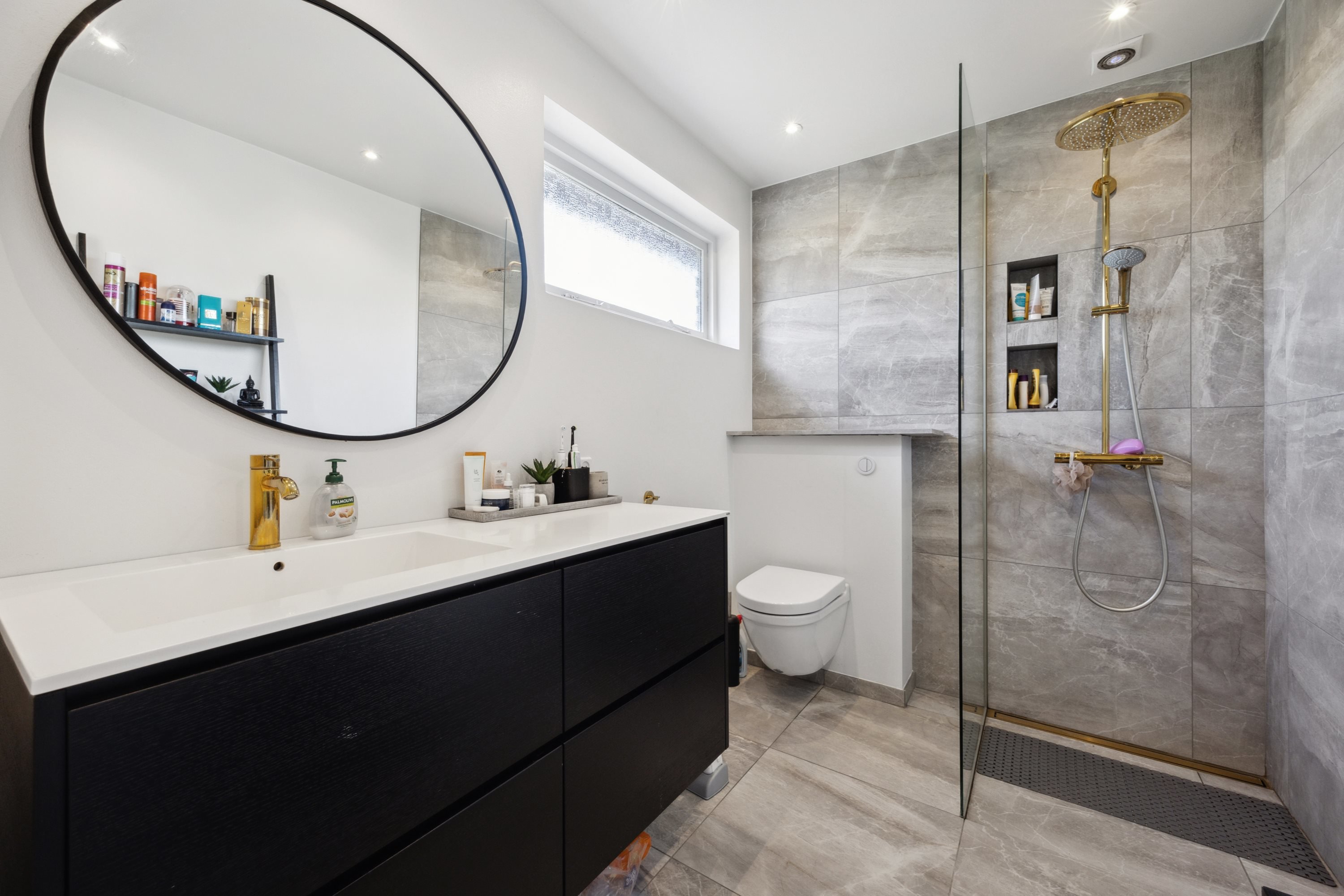 Fremhævet badeværelse billede i fuldskærmstilstand. Billede af Krogager 3, 2670 Greve