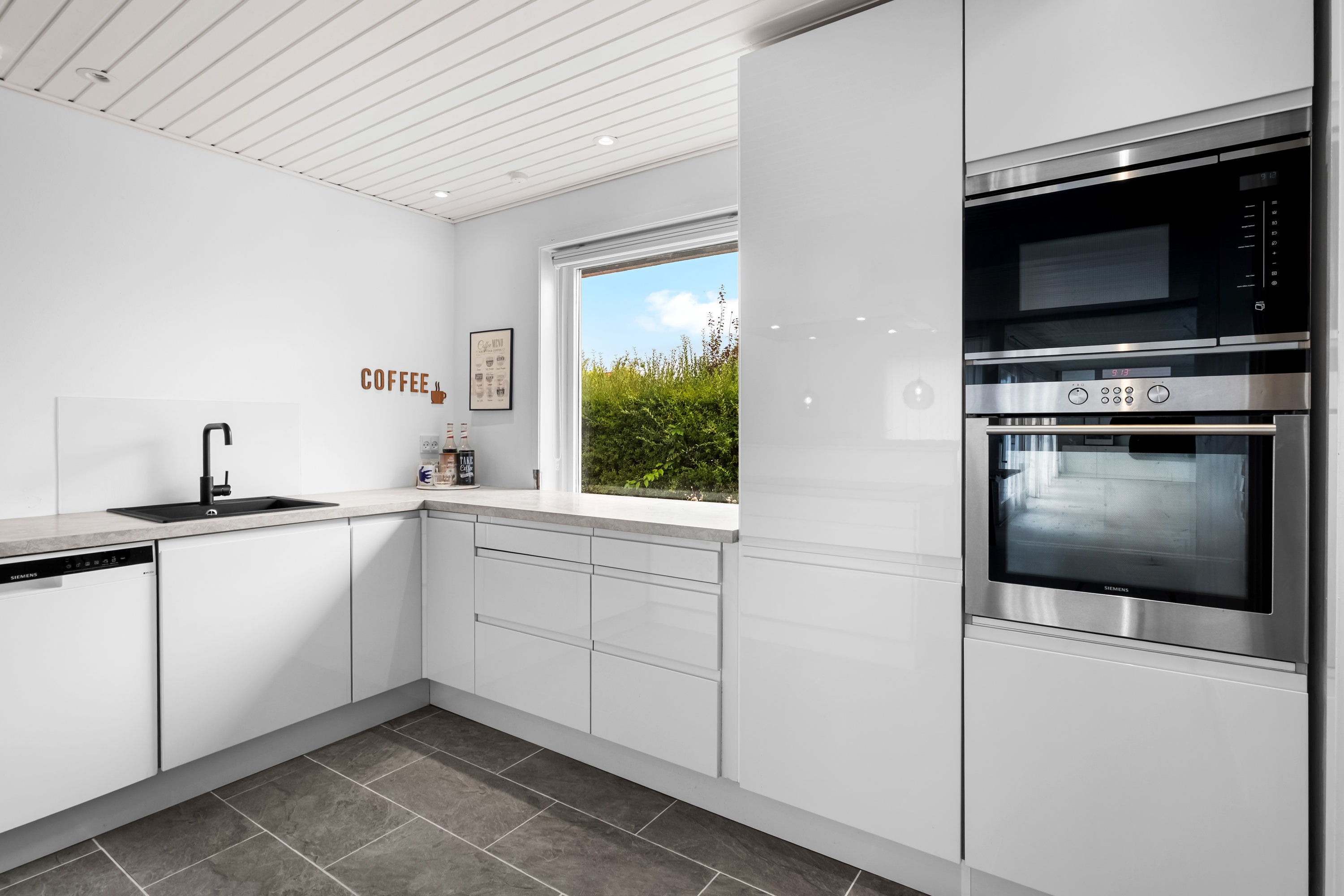 Fremhævet køkken billede i fuldskærmstilstand. Billede af Krogager 3, 2670 Greve