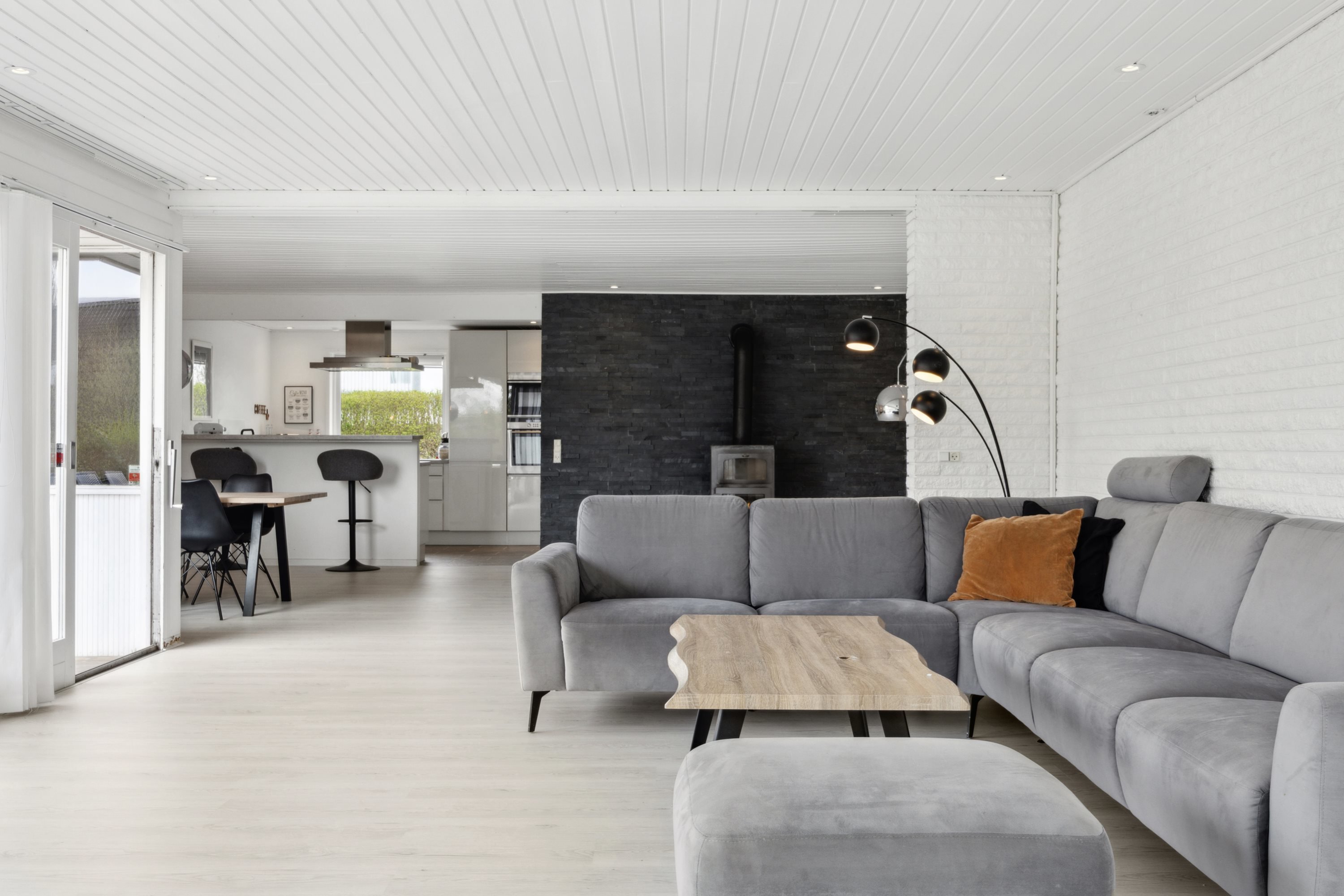 Fremhævet stue billede i fuldskærmstilstand. Billede af Krogager 3, 2670 Greve