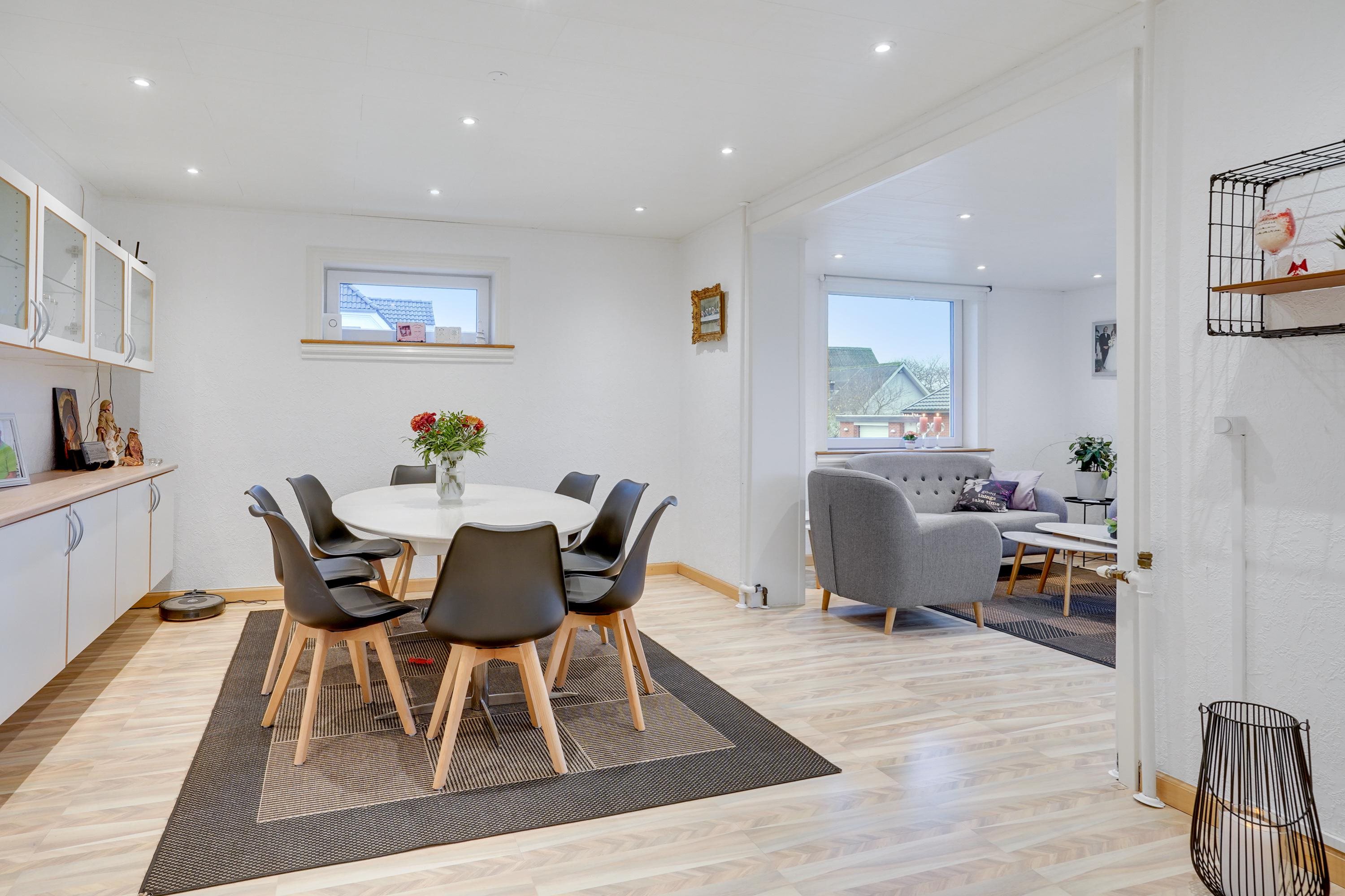 Fremhævet alrum billede i fuldskærmstilstand. Billede af Rosenvængets Alle 21, 9700 Brønderslev