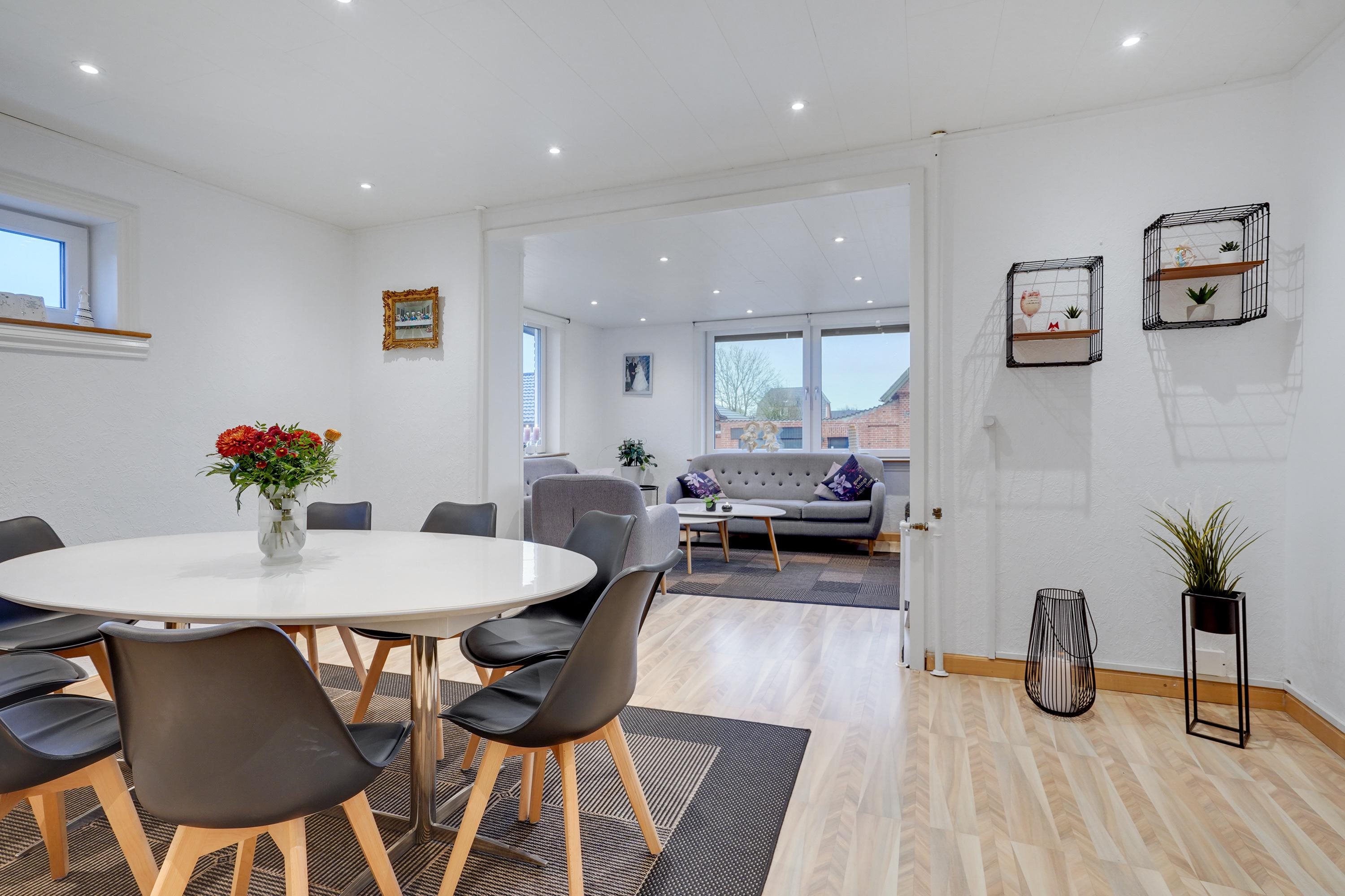 Fremhævet alrum billede i fuldskærmstilstand. Billede af Rosenvængets Alle 21, 9700 Brønderslev