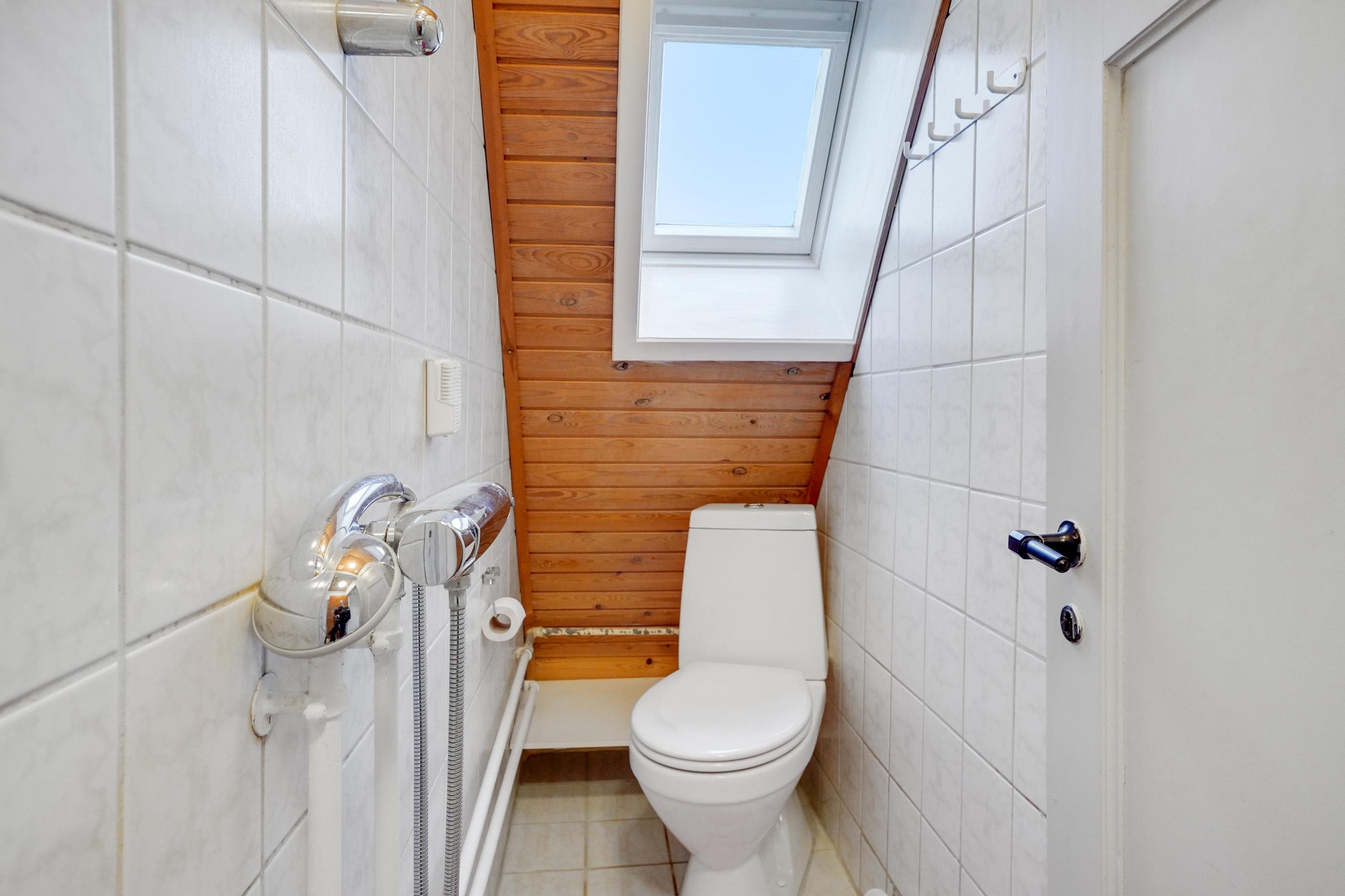 Fremhævet badeværelse billede i fuldskærmstilstand. Billede af Rosenvængets Alle 21, 9700 Brønderslev