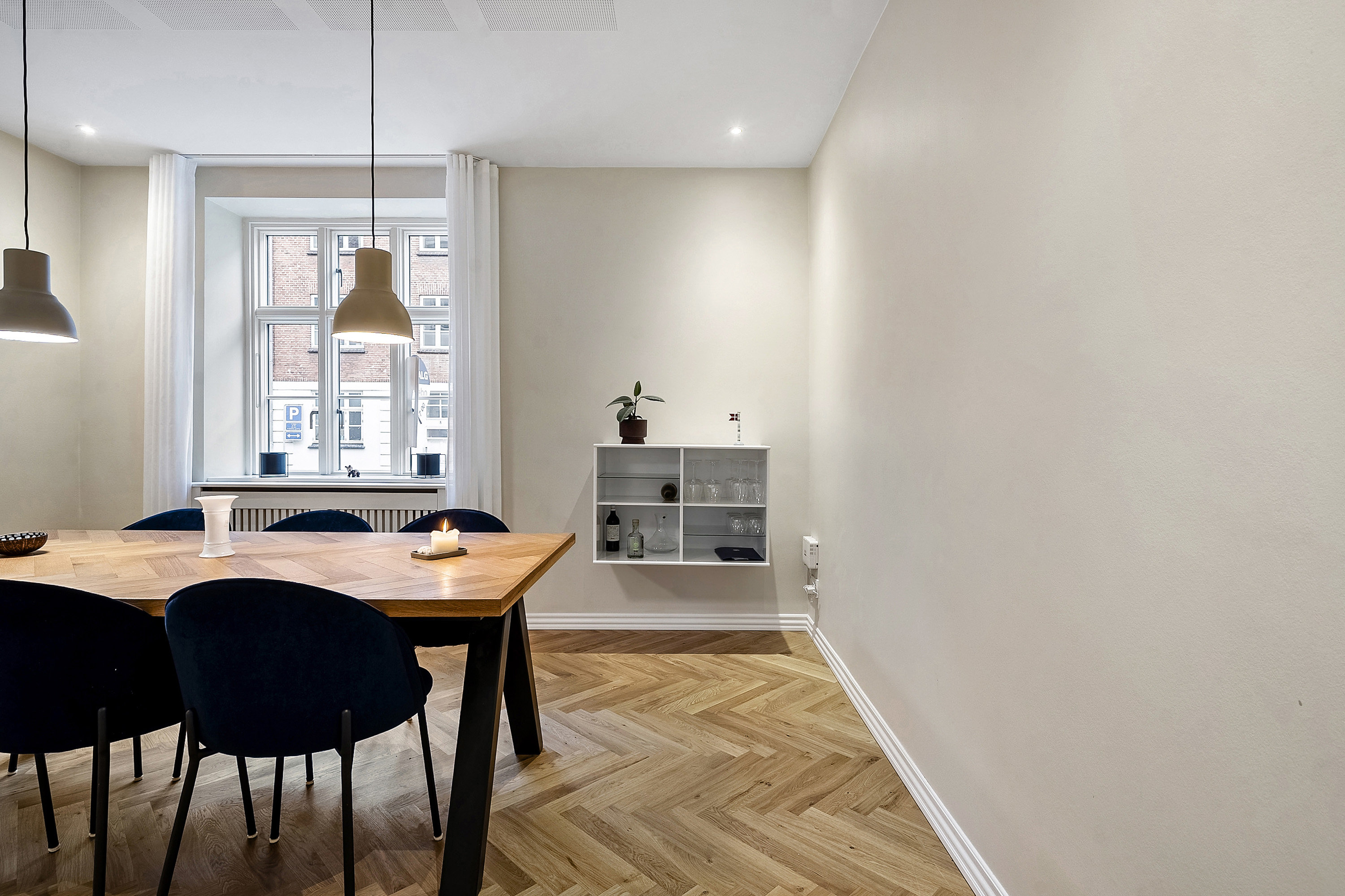 Fremhævet stue billede i fuldskærmstilstand. Billede af Islandsgade 3, st.. th., 9000 Aalborg