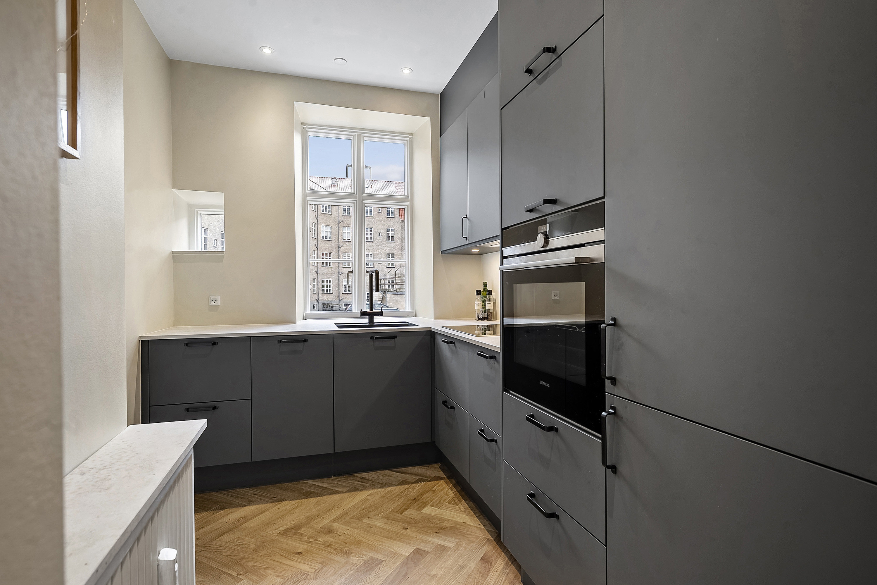 Miniaturebillede 1: køkken. Billede af Islandsgade 3, st.. th., 9000 Aalborg