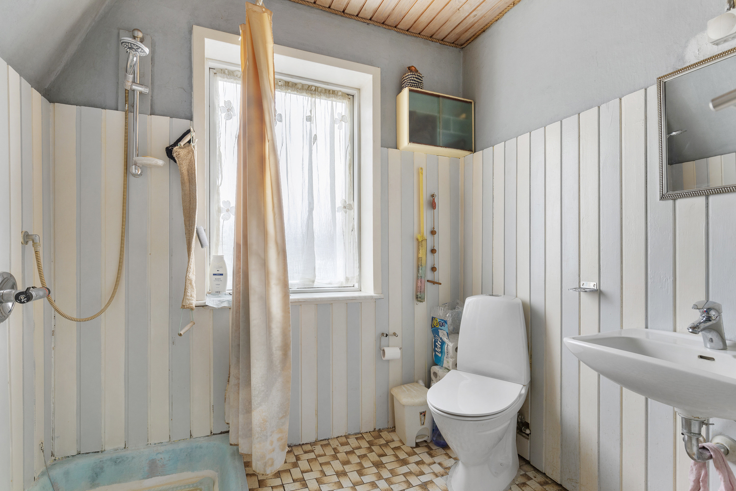 Fremhævet badeværelse billede i fuldskærmstilstand. Billede af Oddevej 44, Klim, 9690 Fjerritslev