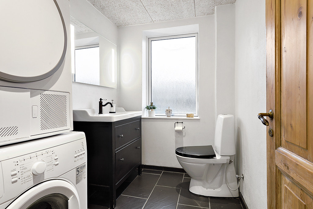 Fremhævet toilet billede i fuldskærmstilstand. Billede af Skagen Landevej 221, Bjergby, 9800 Hjørring