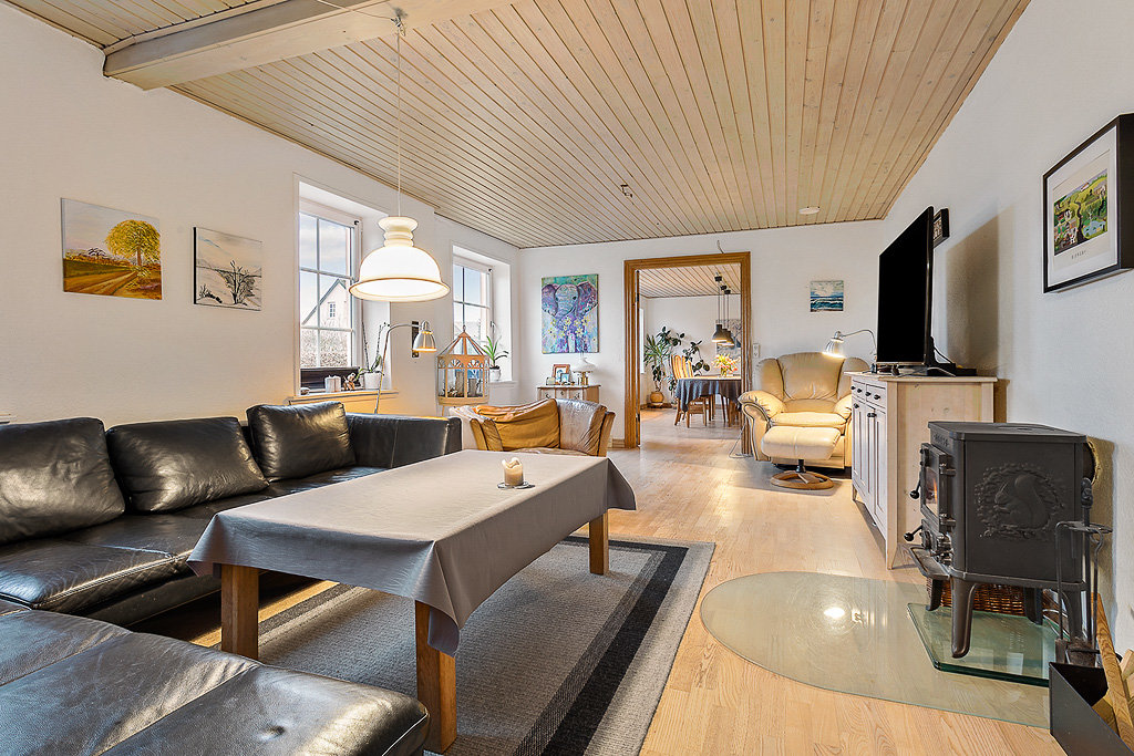 Fremhævet stue billede i fuldskærmstilstand. Billede af Skagen Landevej 221, Bjergby, 9800 Hjørring