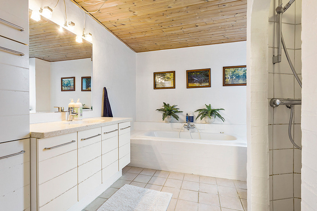 Fremhævet badeværelse billede i fuldskærmstilstand. Billede af Skagen Landevej 221, Bjergby, 9800 Hjørring