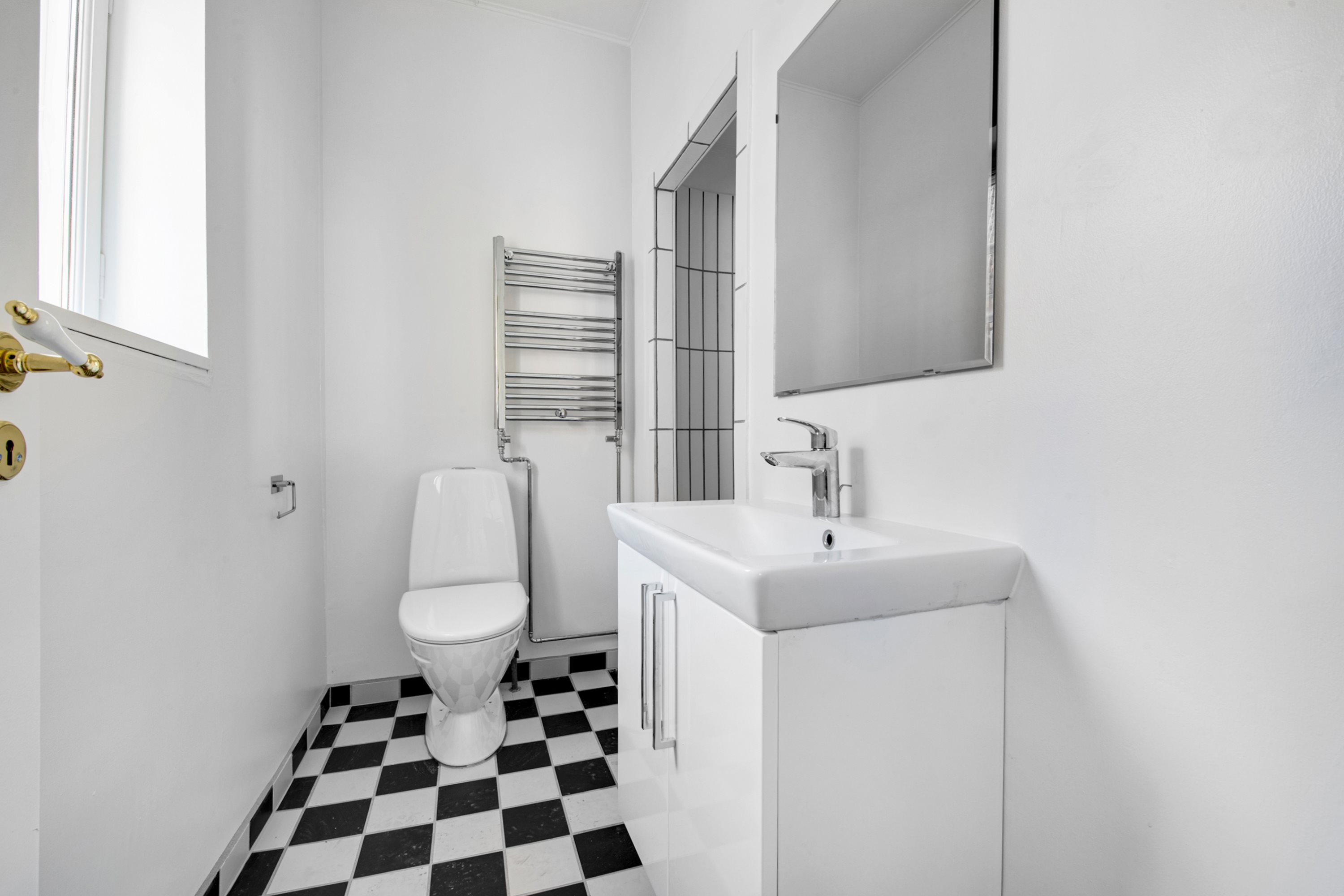 Fremhævet badeværelse billede i fuldskærmstilstand. Billede af Stengade 50E, st.., 3000 Helsingør