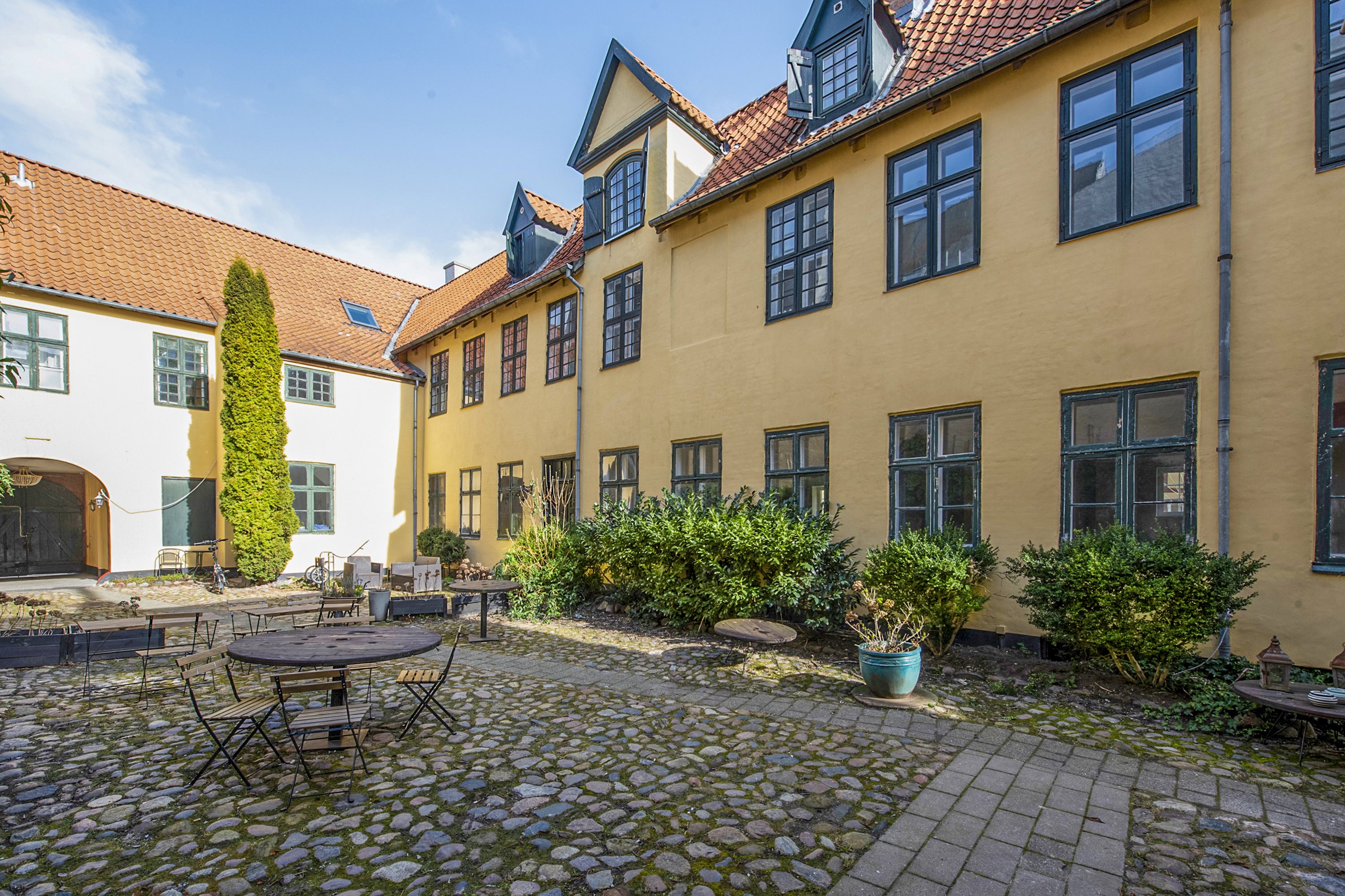 Fremhævet gårdmiljø billede i fuldskærmstilstand. Billede af Stengade 50E, st.., 3000 Helsingør