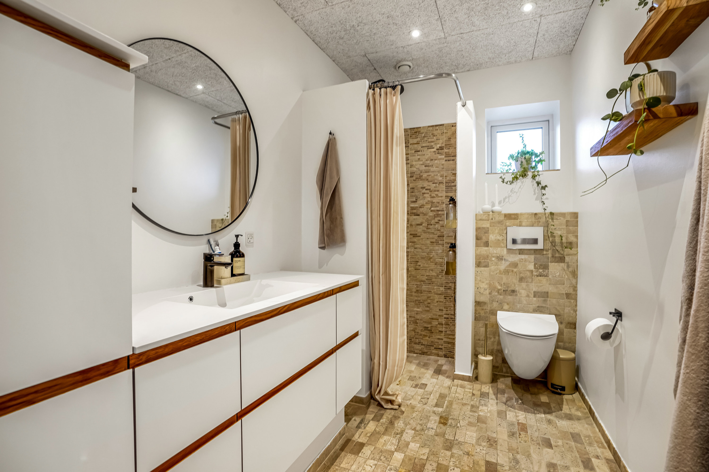 Fremhævet badeværelse billede i fuldskærmstilstand. Billede af Tribinivej 17, 6623 Vorbasse