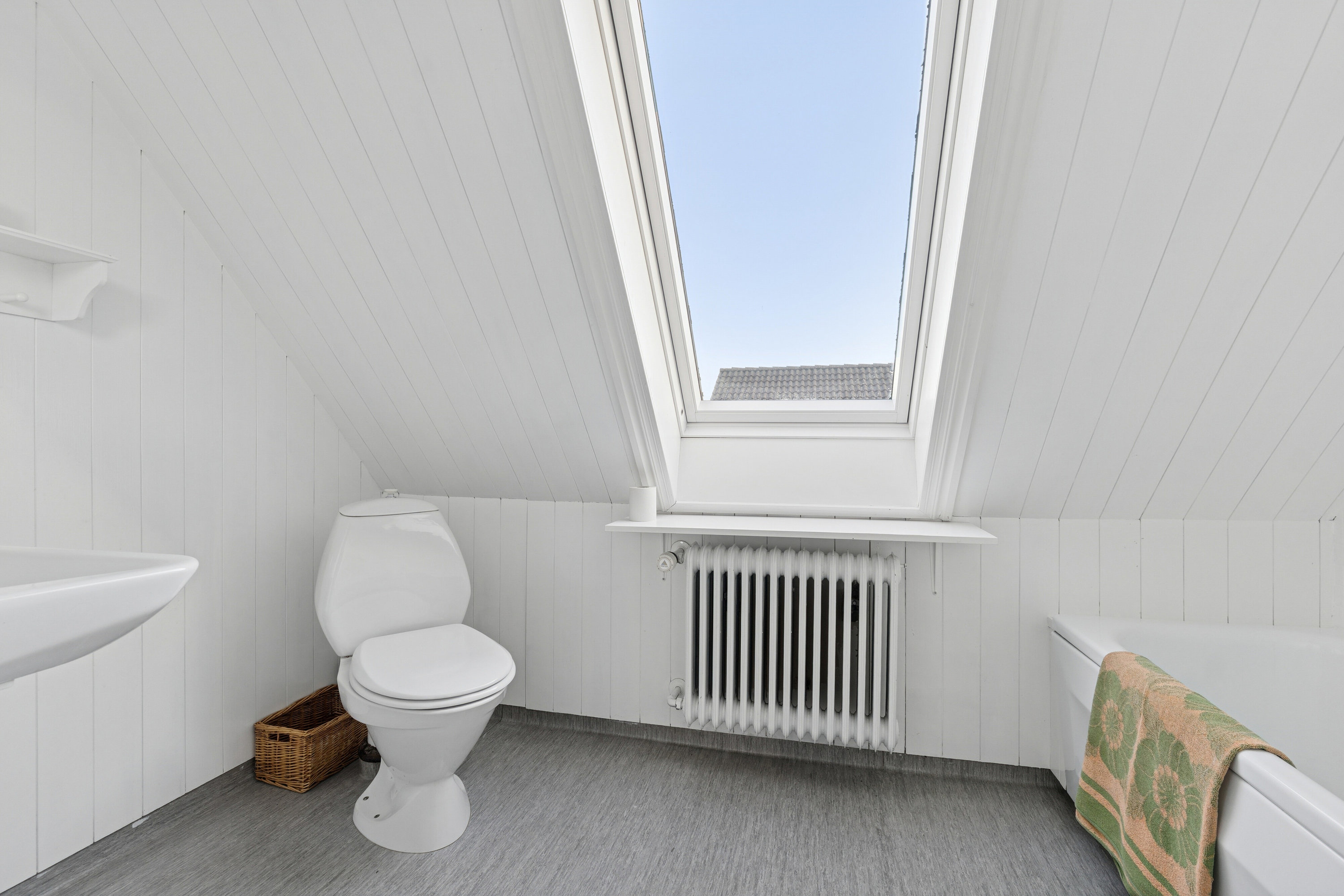 Fremhævet badeværelse billede i fuldskærmstilstand. Billede af Norgesgade 3, 9870 Sindal