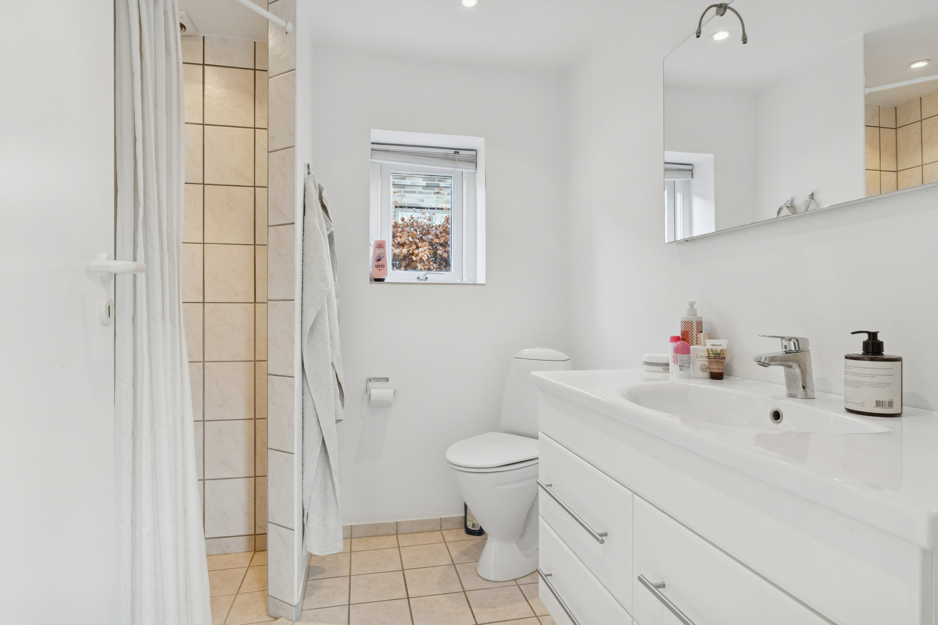 Fremhævet badeværelse billede i fuldskærmstilstand. Billede af Norgesgade 3, 9870 Sindal