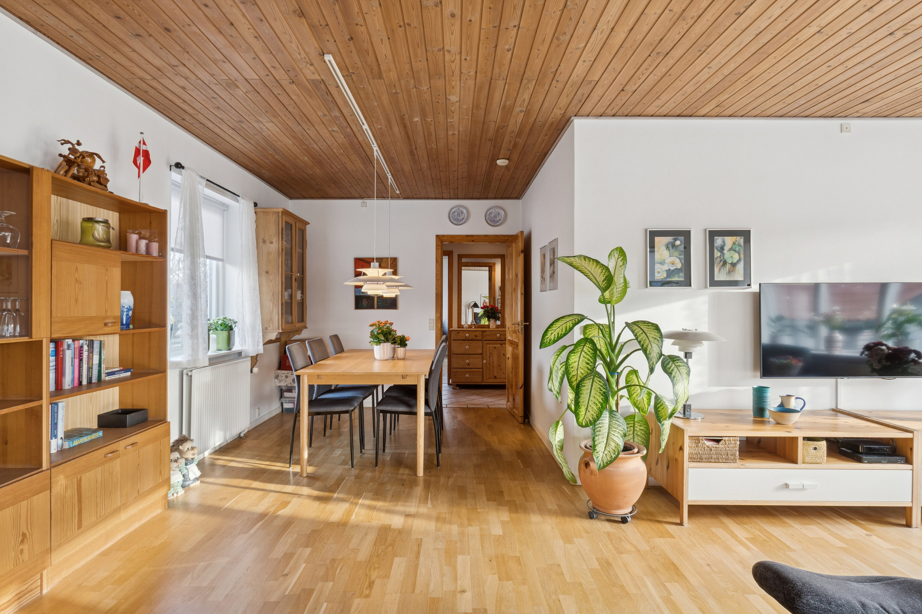 Fremhævet spisestue billede i fuldskærmstilstand. Billede af Nordlundsvej 7, 2650 Hvidovre