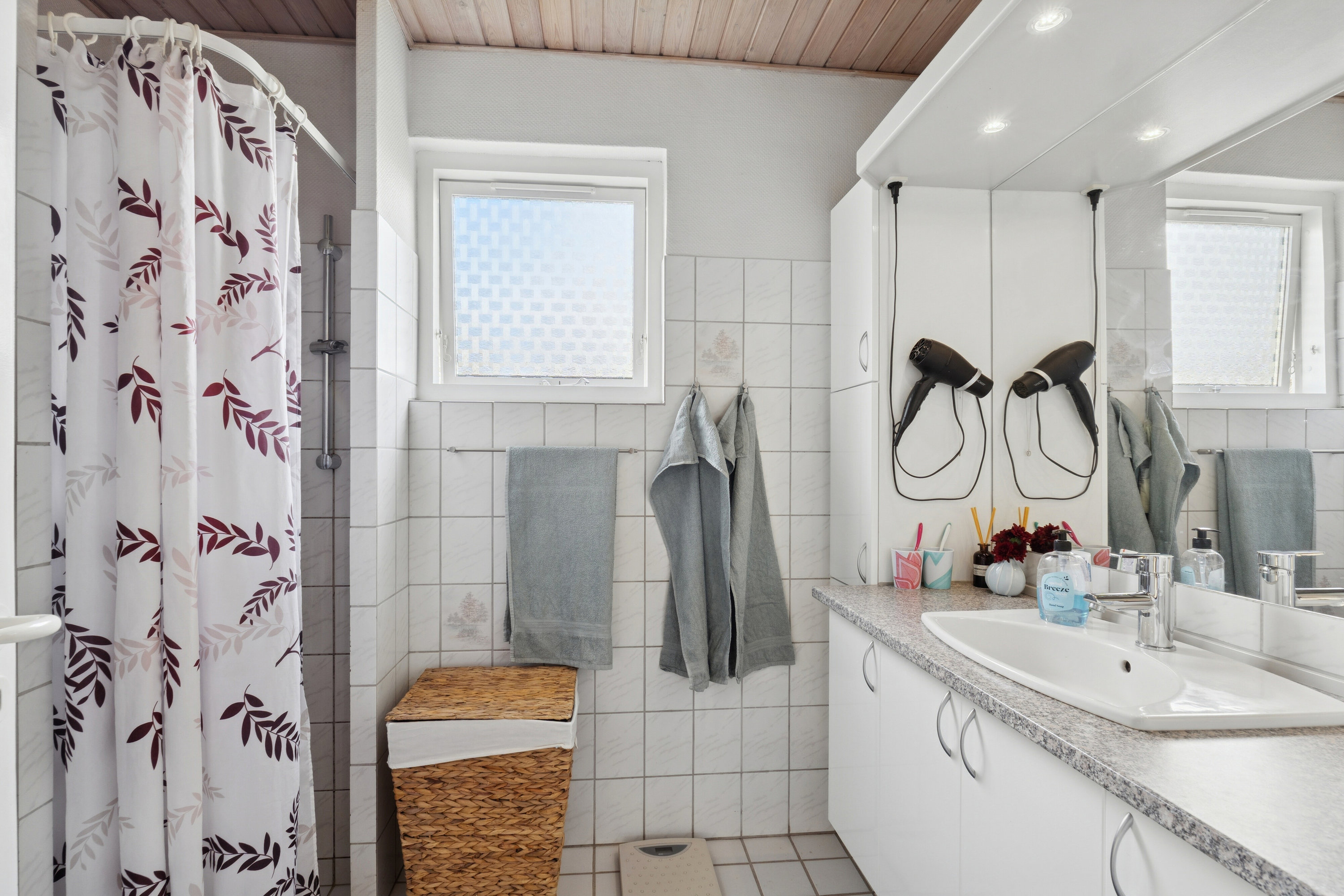 Fremhævet badeværelse billede i fuldskærmstilstand. Billede af Nordlundsvej 7, 2650 Hvidovre