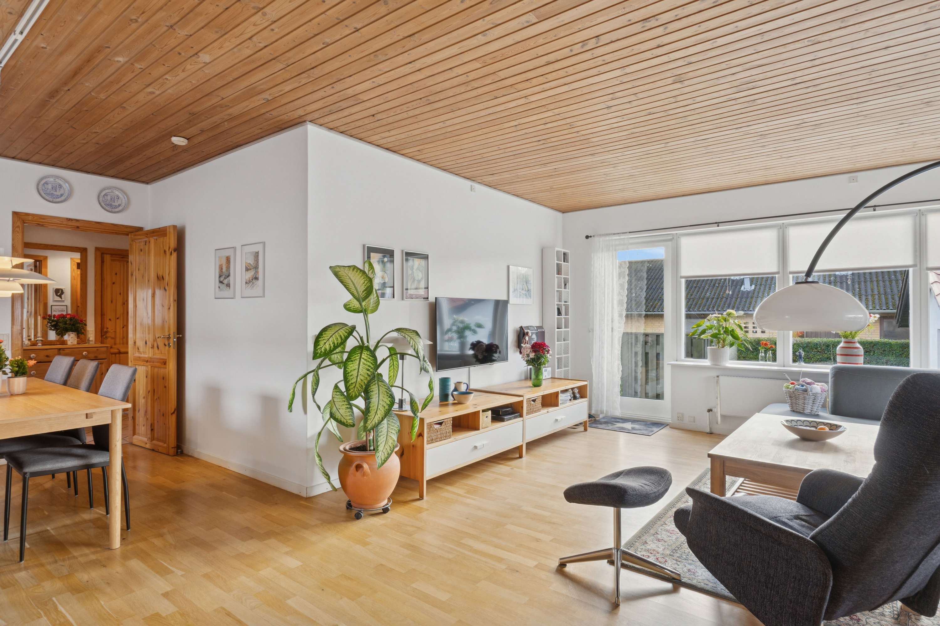 Fremhævet stue billede i fuldskærmstilstand. Billede af Nordlundsvej 7, 2650 Hvidovre