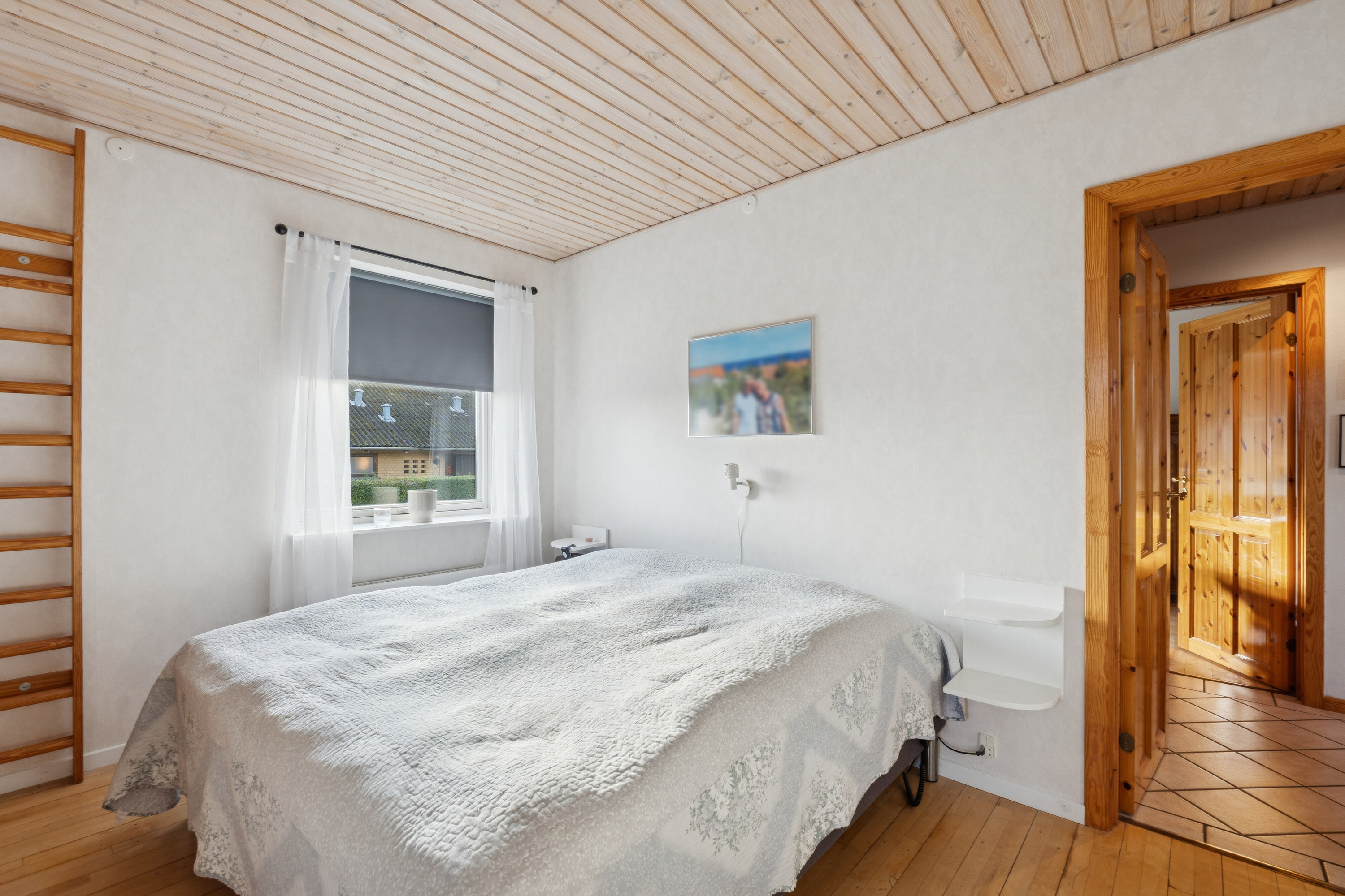 Fremhævet soveværelse billede i fuldskærmstilstand. Billede af Nordlundsvej 7, 2650 Hvidovre