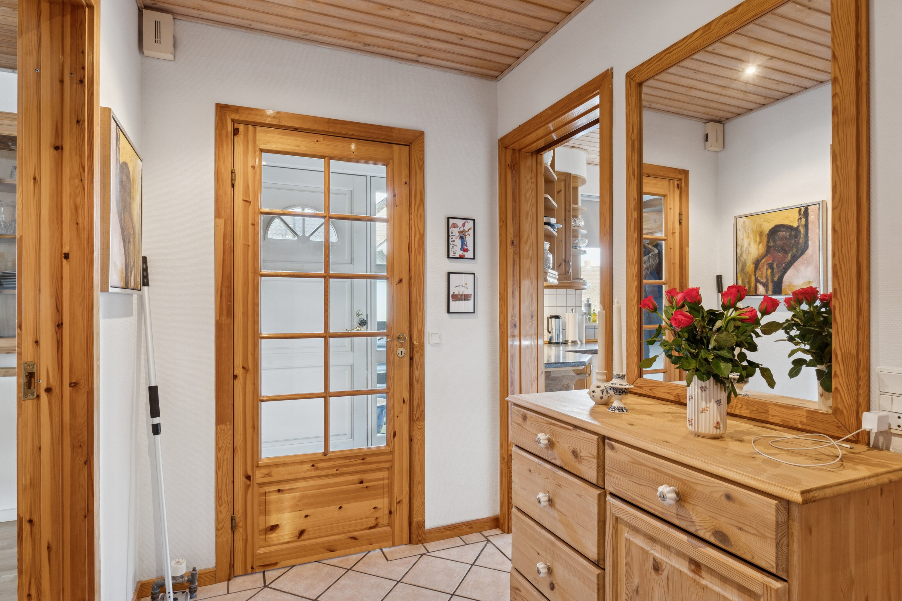 Fremhævet gang billede i fuldskærmstilstand. Billede af Nordlundsvej 7, 2650 Hvidovre