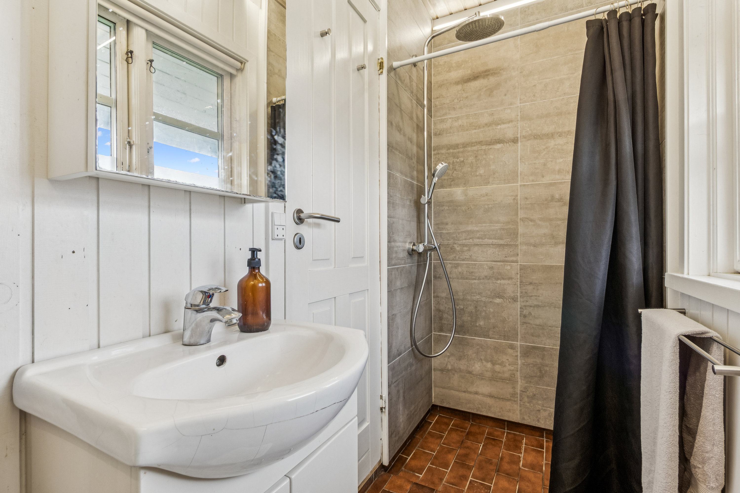 Fremhævet badeværelse billede i fuldskærmstilstand. Billede af Ny Mæglergårds Allé 24, 2660 Brøndby Strand