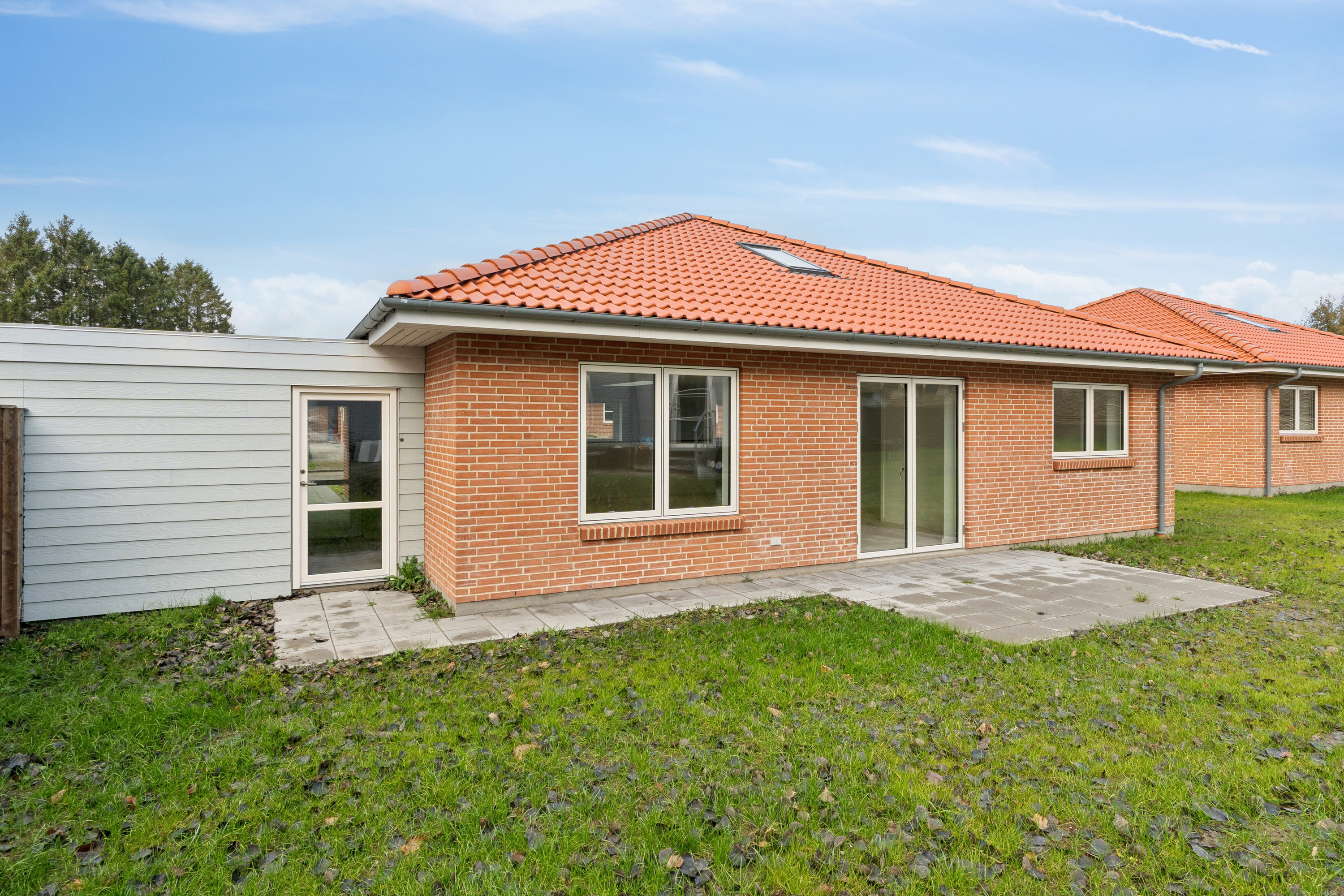 Fremhævet set fra haven billede i fuldskærmstilstand. Billede af Troelstrup Bygade 2E, 4690 Haslev