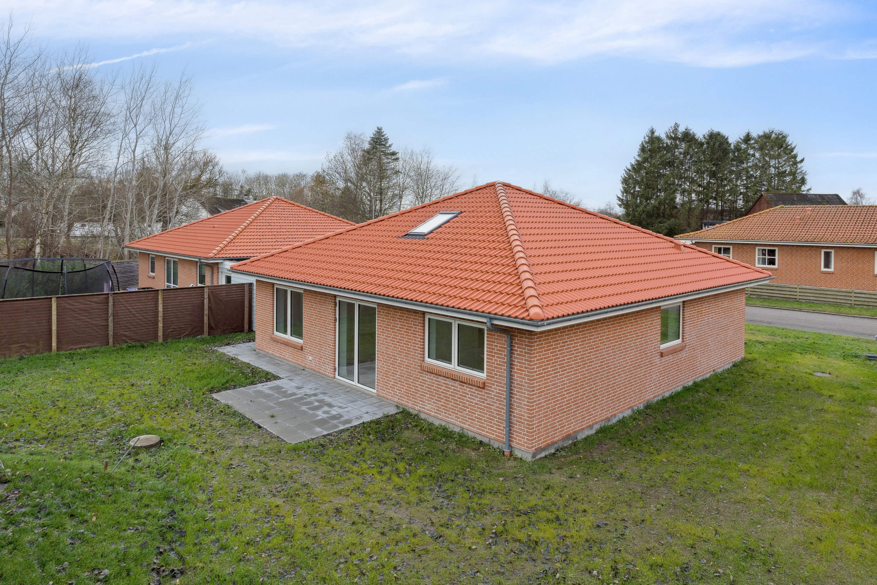 Fremhævet set fra vejen billede i fuldskærmstilstand. Billede af Troelstrup Bygade 2E, 4690 Haslev