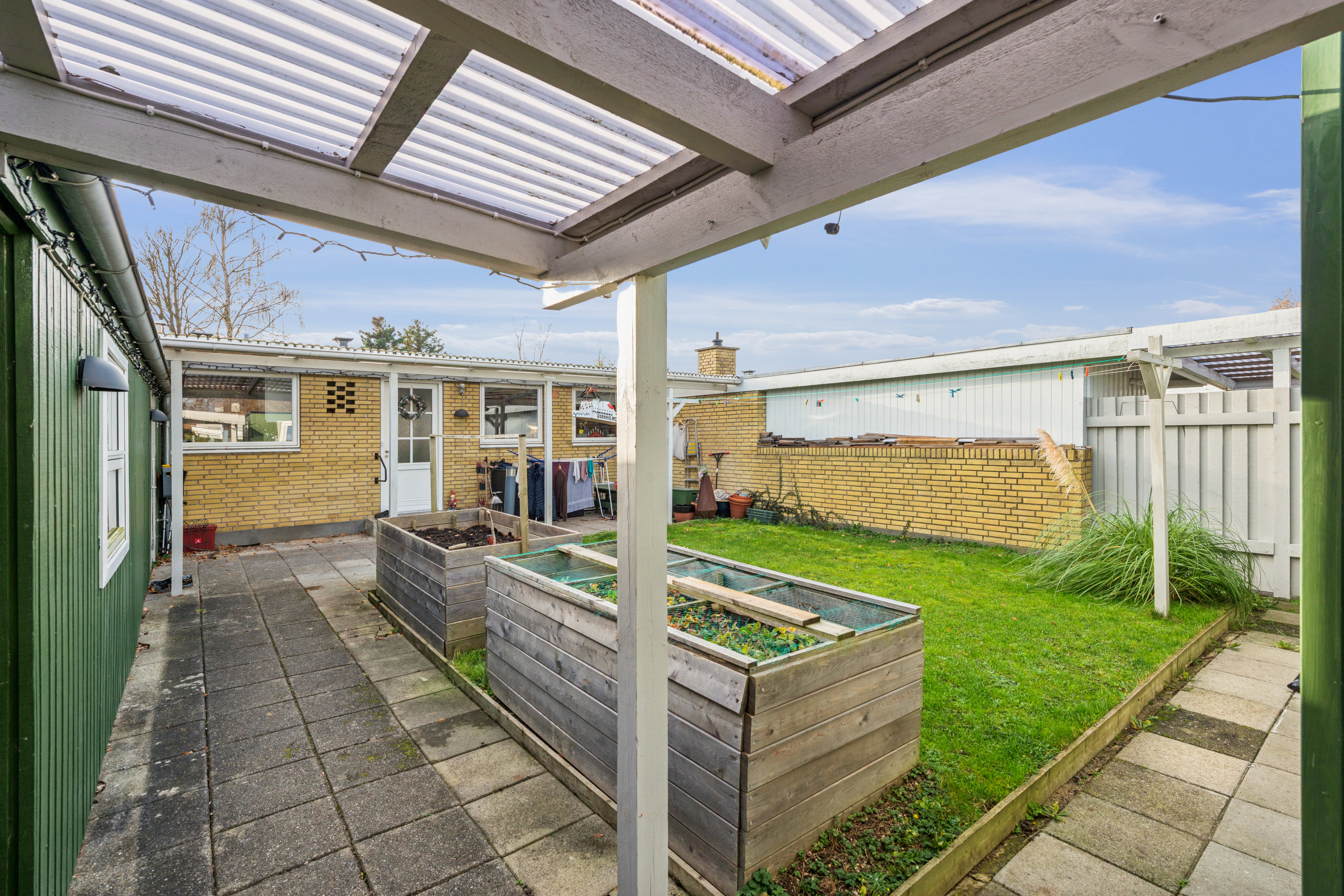 Fremhævet terrasse billede i fuldskærmstilstand. Billede af Krogårdsvej 160, 2670 Greve