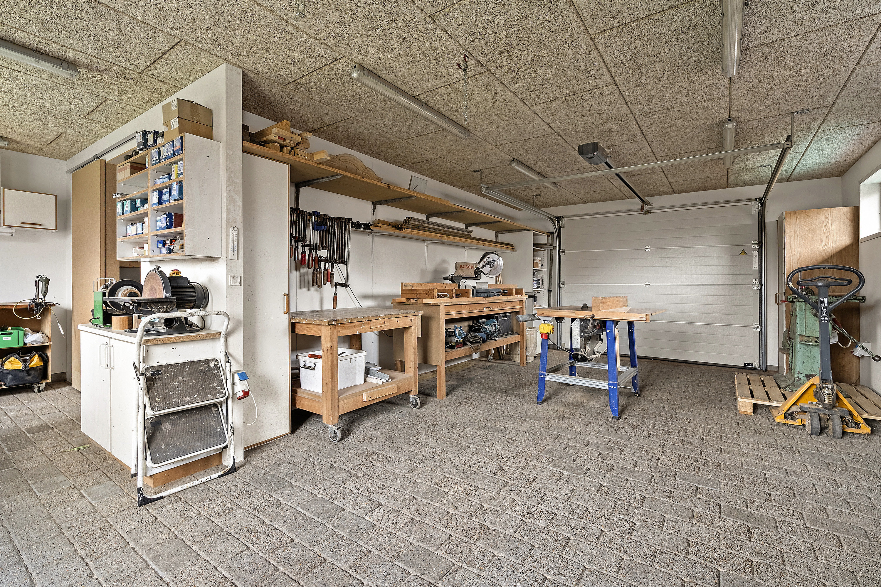 Fremhævet garage billede i fuldskærmstilstand. Billede af Stormgade 1B, 6800 Varde