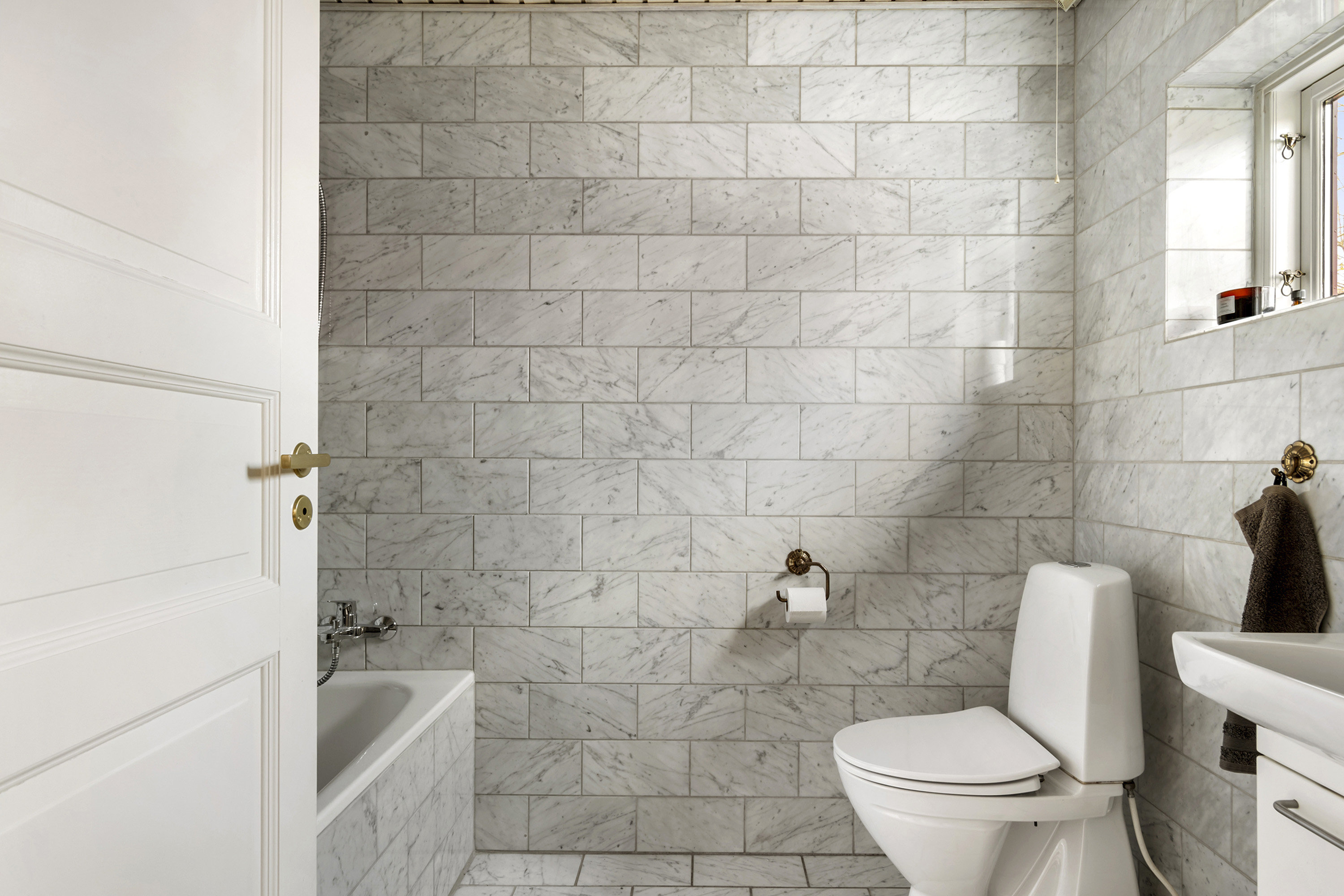 Fremhævet badeværelse billede i fuldskærmstilstand. Billede af Engvej 9D, 2625 Vallensbæk