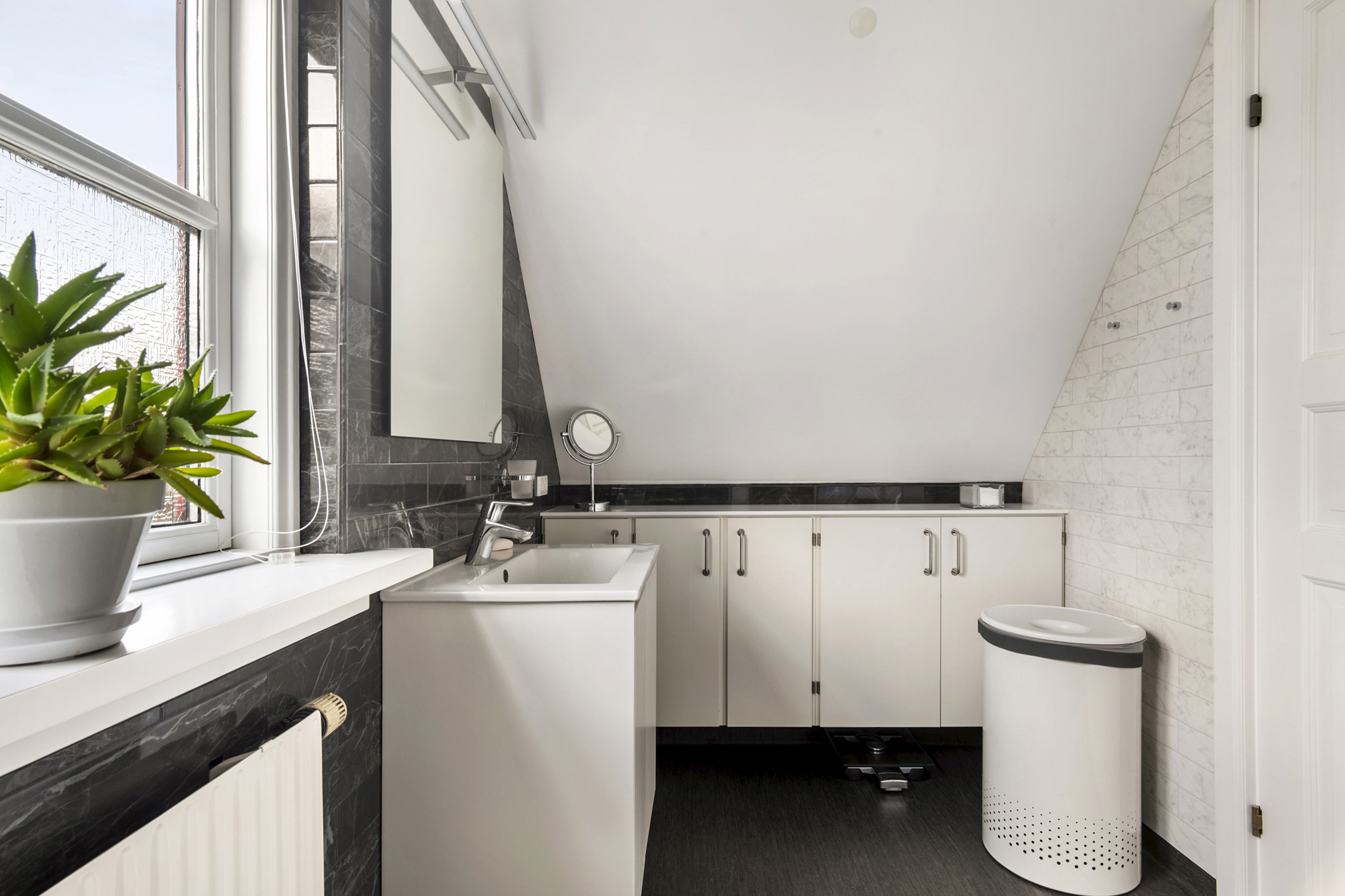 Fremhævet badeværelse billede i fuldskærmstilstand. Billede af Engvej 9D, 2625 Vallensbæk