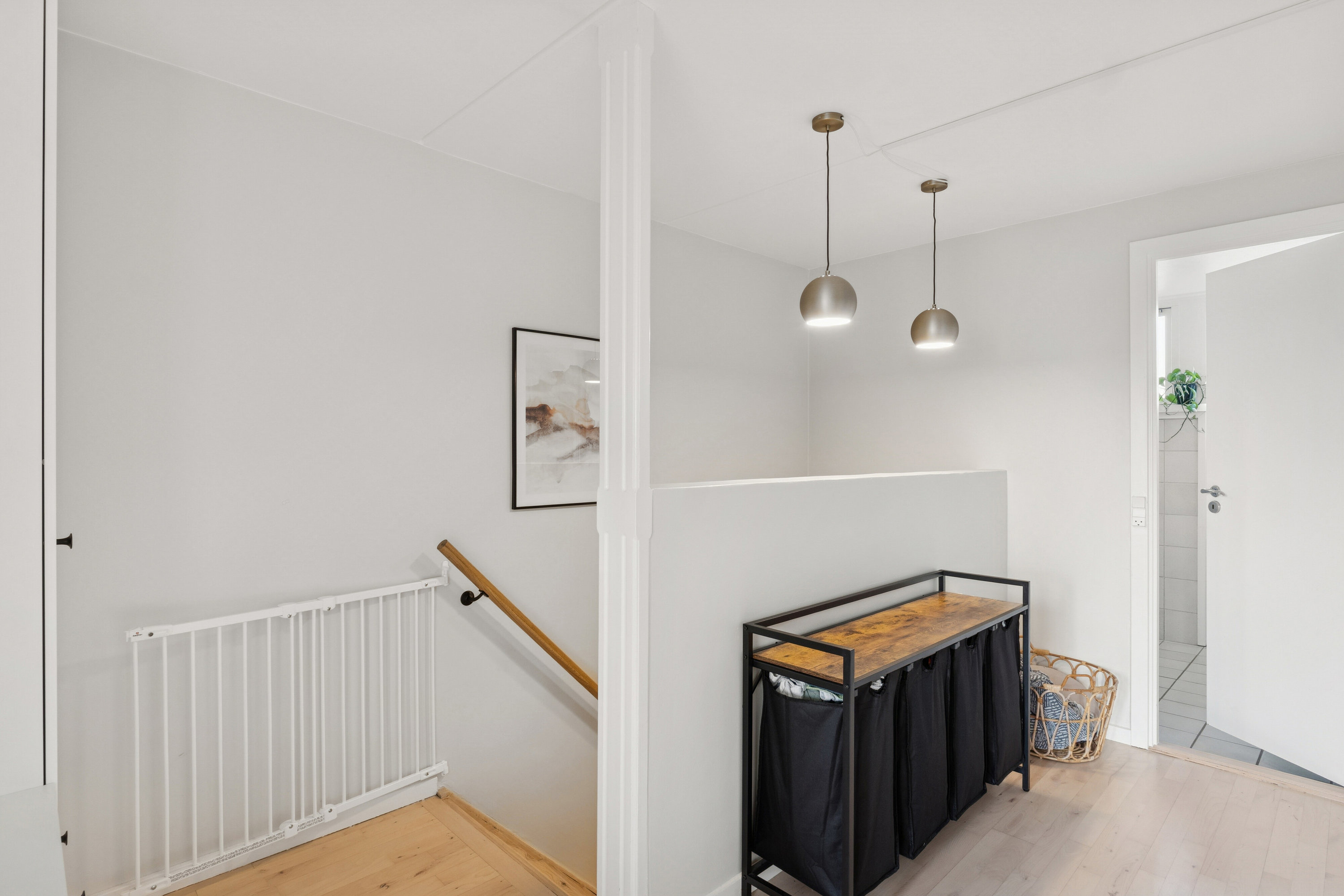 Fremhævet gang billede i fuldskærmstilstand. Billede af Jægerhusene 46, 2620 Albertslund