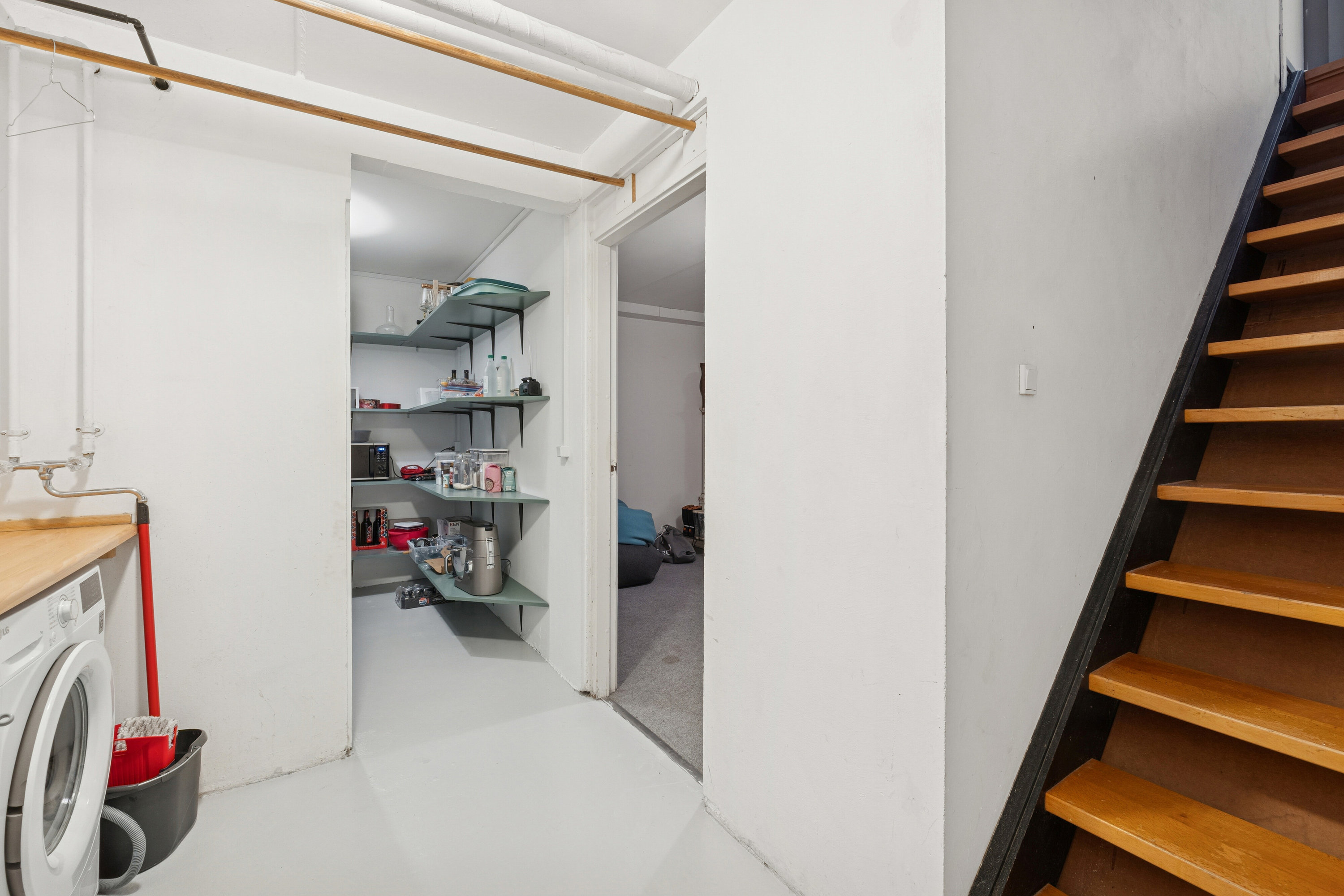 Fremhævet gang billede i fuldskærmstilstand. Billede af Jægerhusene 46, 2620 Albertslund