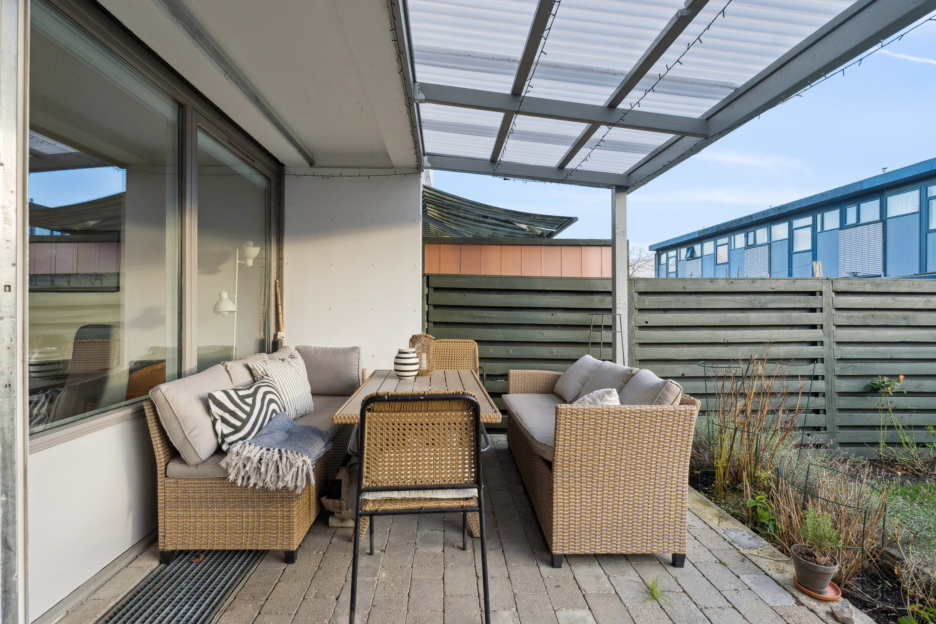 Fremhævet overdækket terrasse billede i fuldskærmstilstand. Billede af Jægerhusene 46, 2620 Albertslund