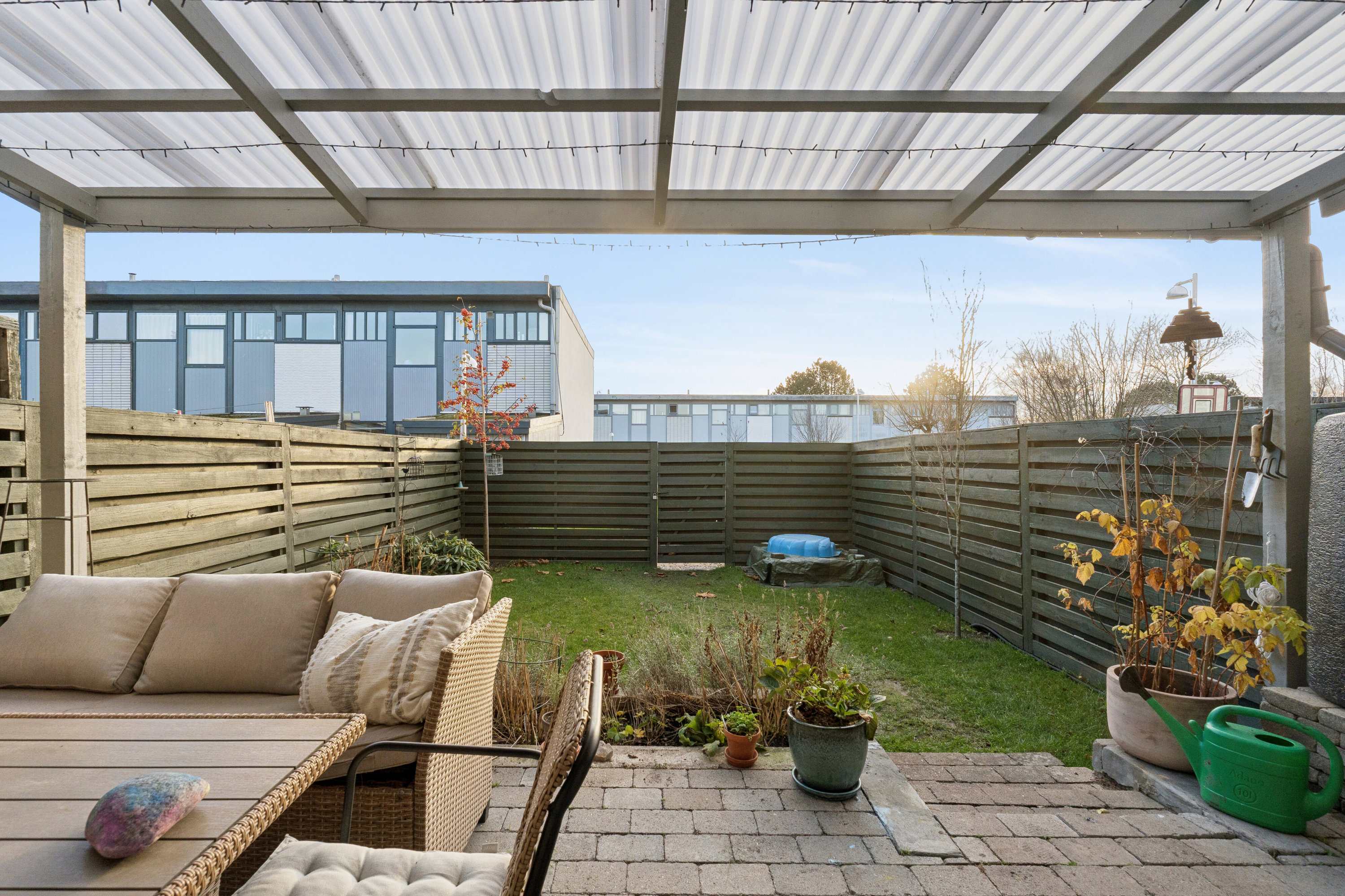 Fremhævet overdækket terrasse billede i fuldskærmstilstand. Billede af Jægerhusene 46, 2620 Albertslund