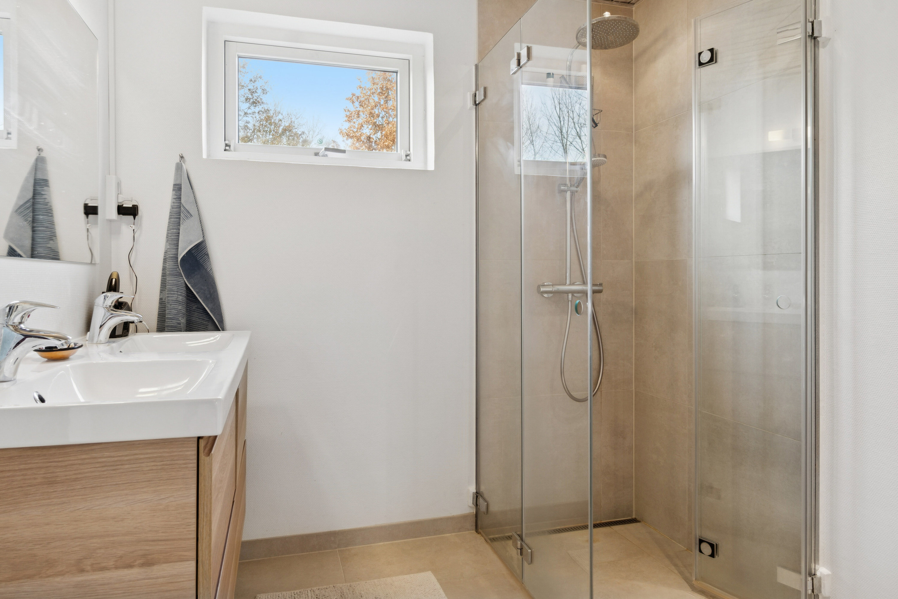 Fremhævet badeværelse billede i fuldskærmstilstand. Billede af Hyllingeparken 61, 4070 Kirke Hyllinge