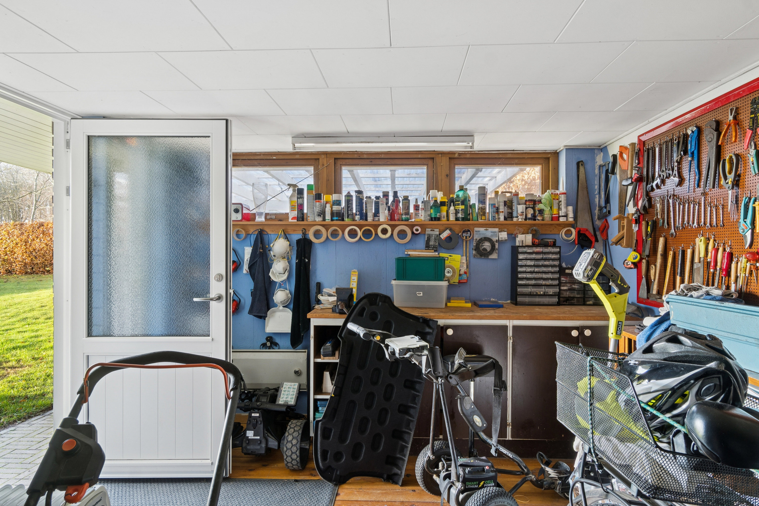 Fremhævet garage billede i fuldskærmstilstand. Billede af Hyllingeparken 61, 4070 Kirke Hyllinge