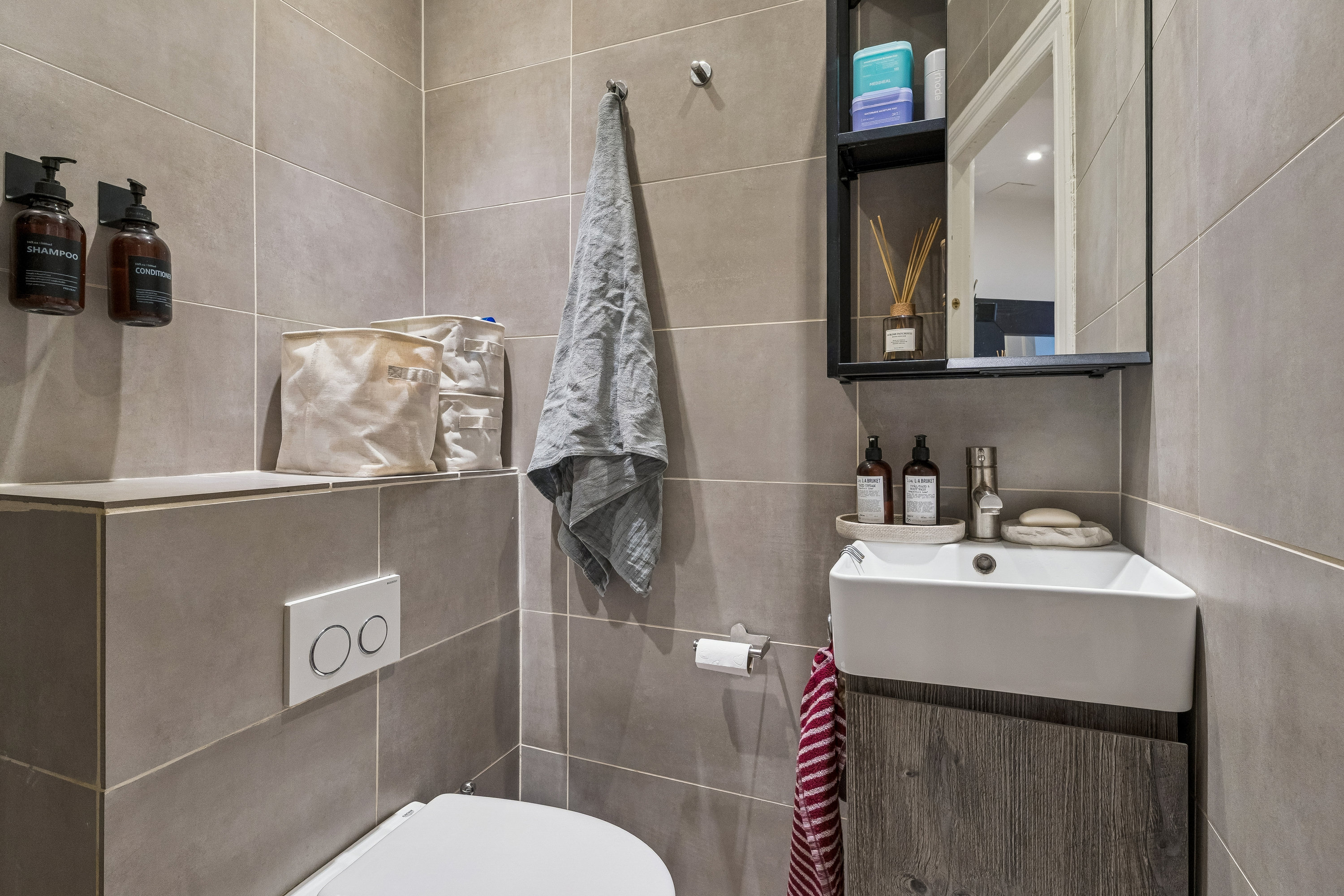 Fremhævet badeværelse billede i fuldskærmstilstand. Billede af Kong Oscars Gade 6, 2. tv., 2100 København Ø