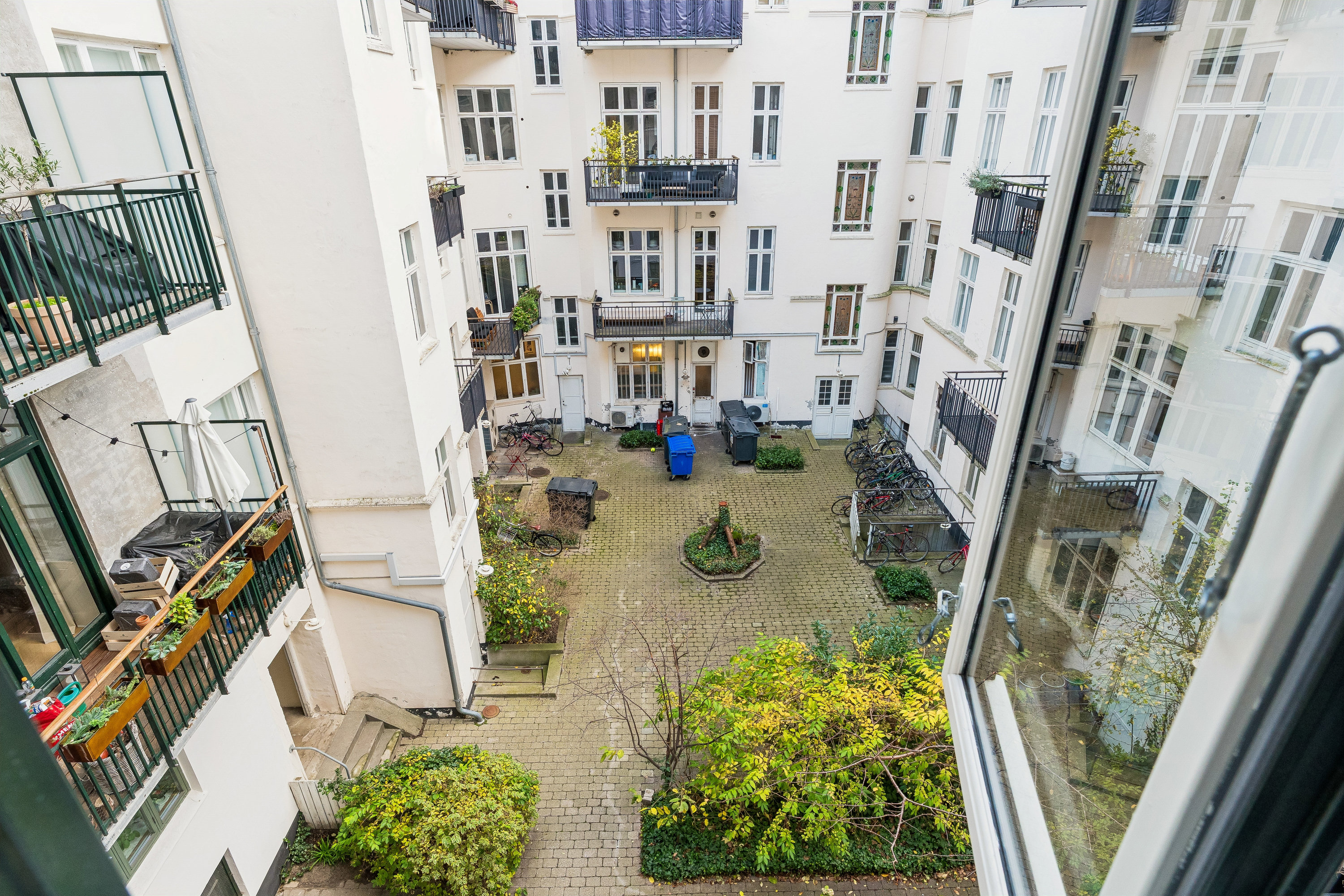 Fremhævet altan billede i fuldskærmstilstand. Billede af Kong Oscars Gade 6, 2. tv., 2100 København Ø