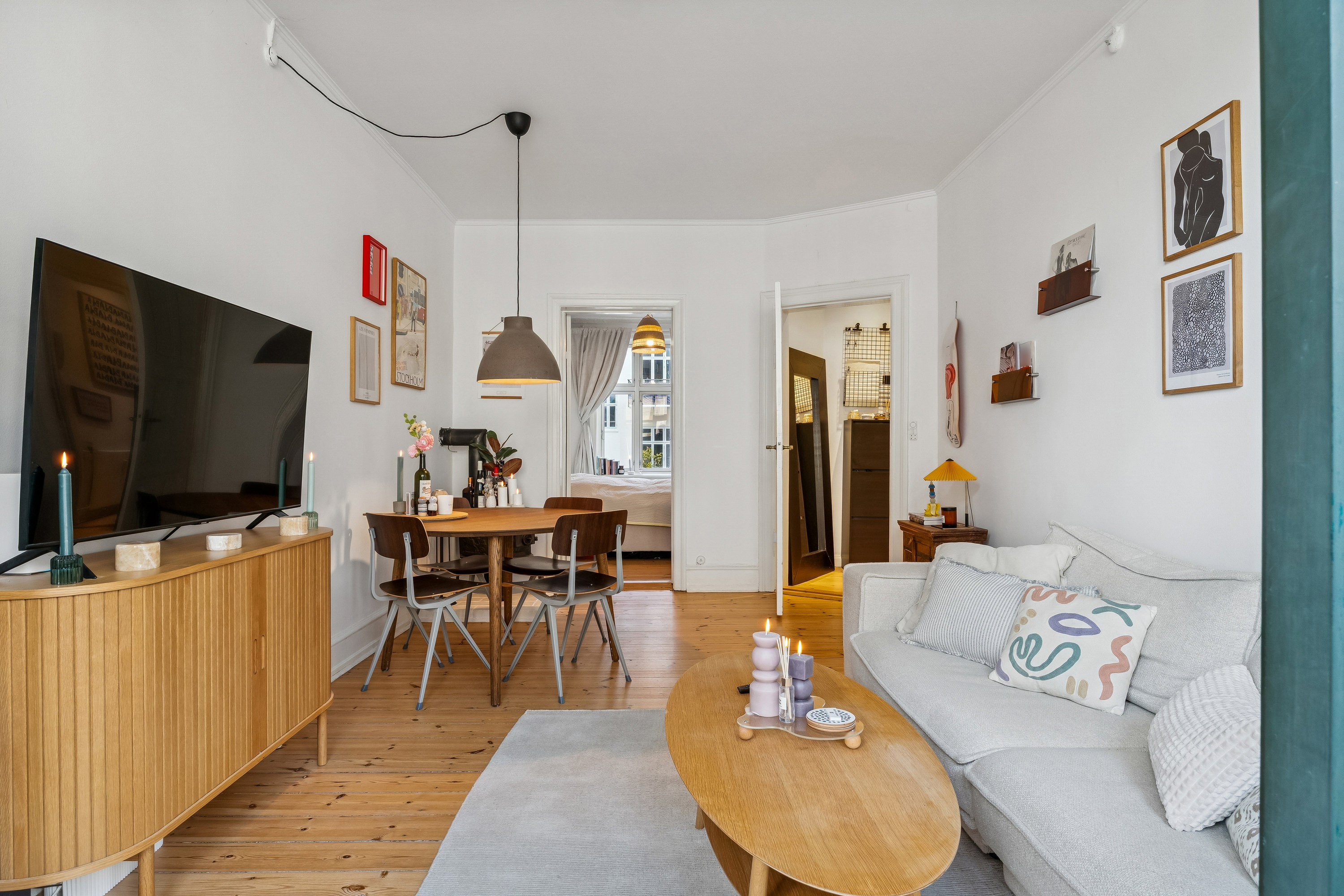 Fremhævet stue billede i fuldskærmstilstand. Billede af Kong Oscars Gade 6, 2. tv., 2100 København Ø