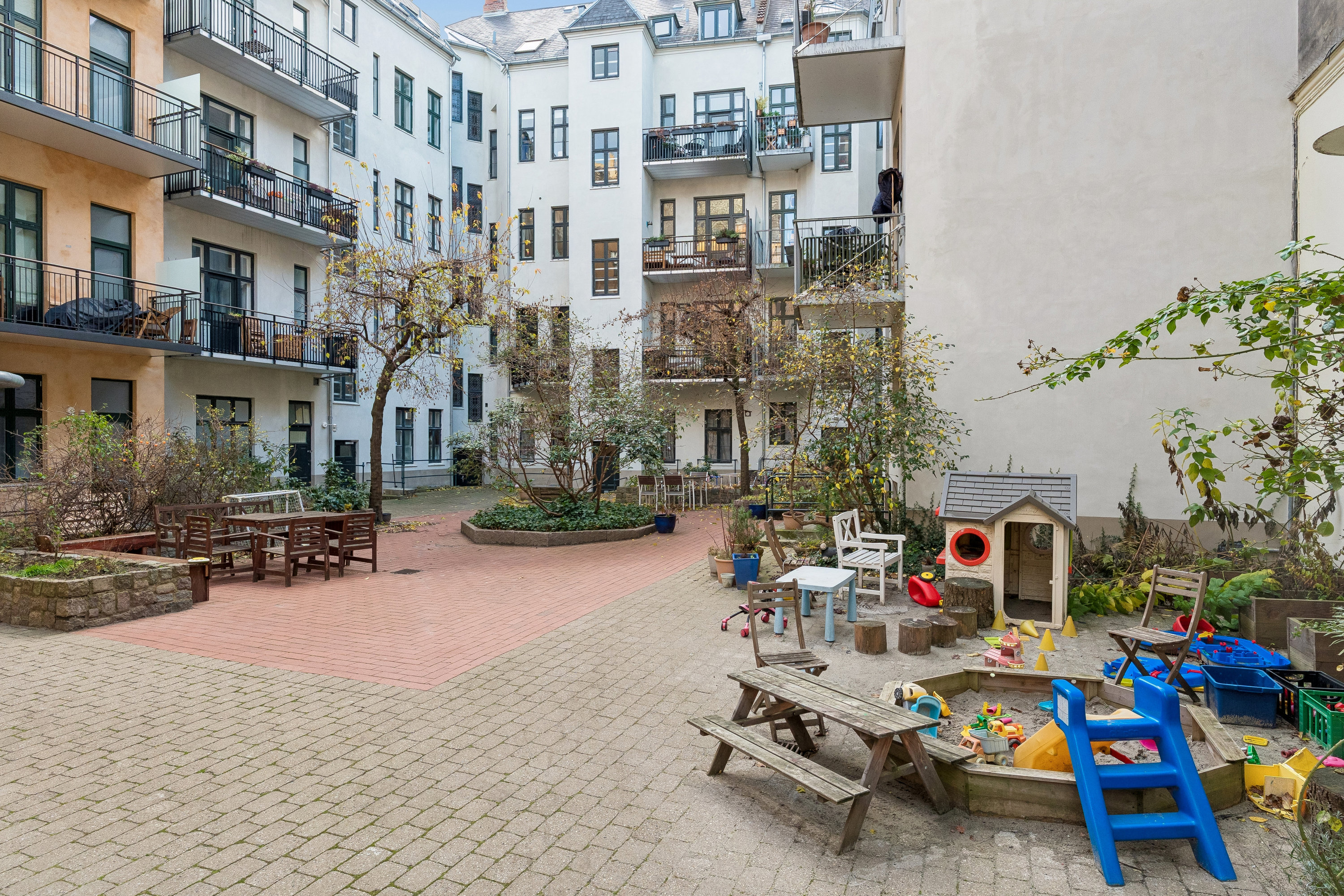 Fremhævet andet billede i fuldskærmstilstand. Billede af Kong Oscars Gade 6, 2. tv., 2100 København Ø