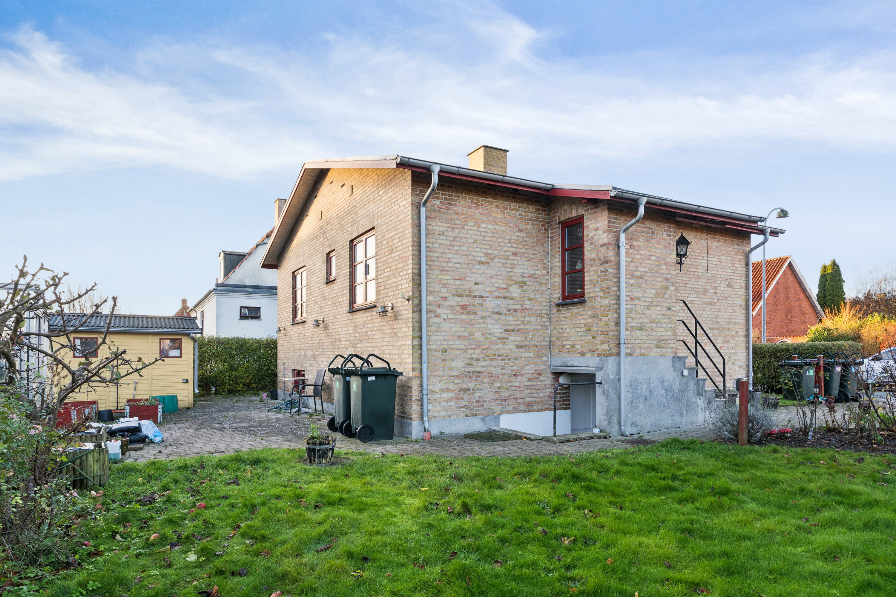 Fremhævet set fra vejen billede i fuldskærmstilstand. Billede af Hvidovre Alle 1A, 2650 Hvidovre