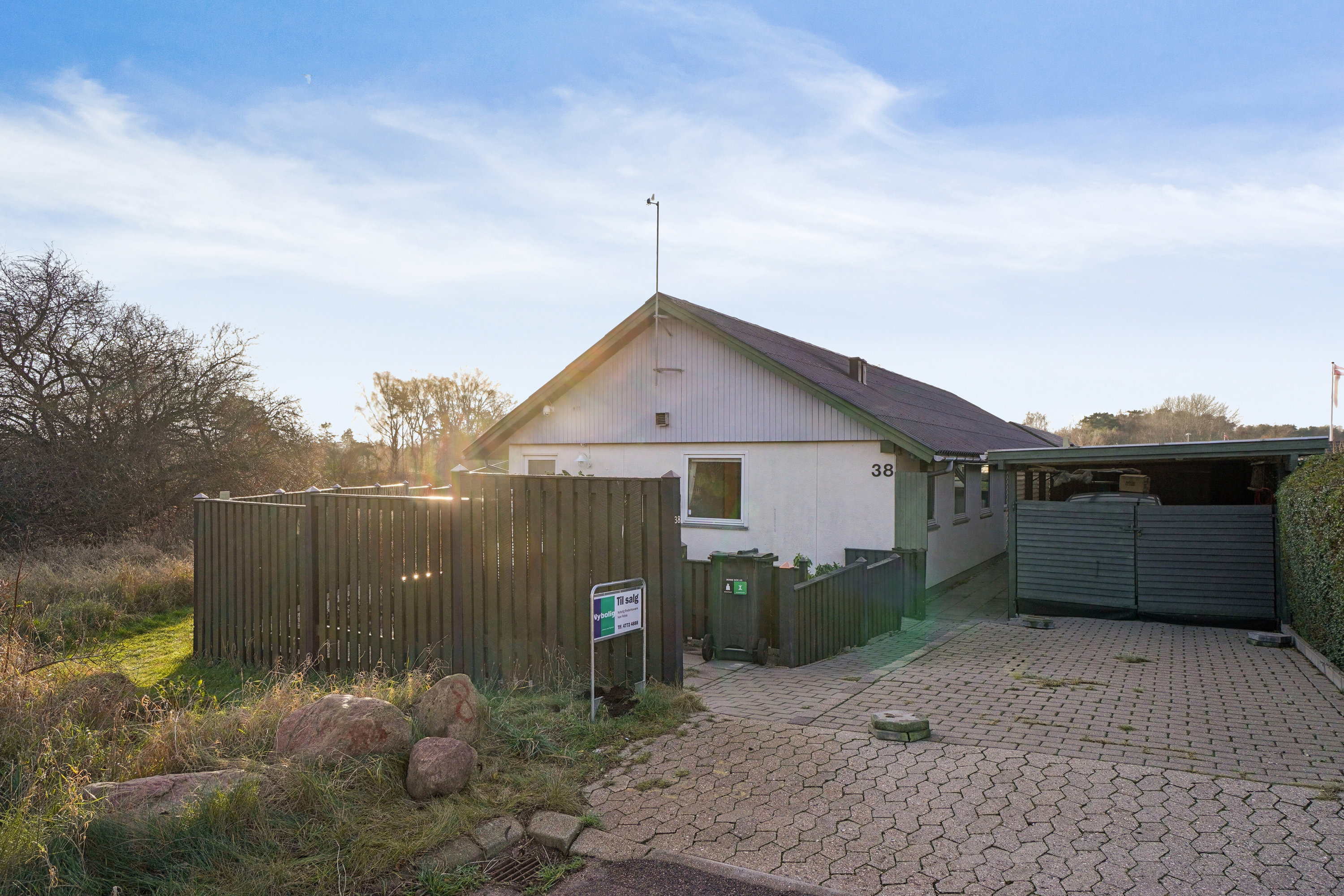 Fremhævet set fra vejen billede i fuldskærmstilstand. Billede af Bjørnebakken 38, 3390 Hundested