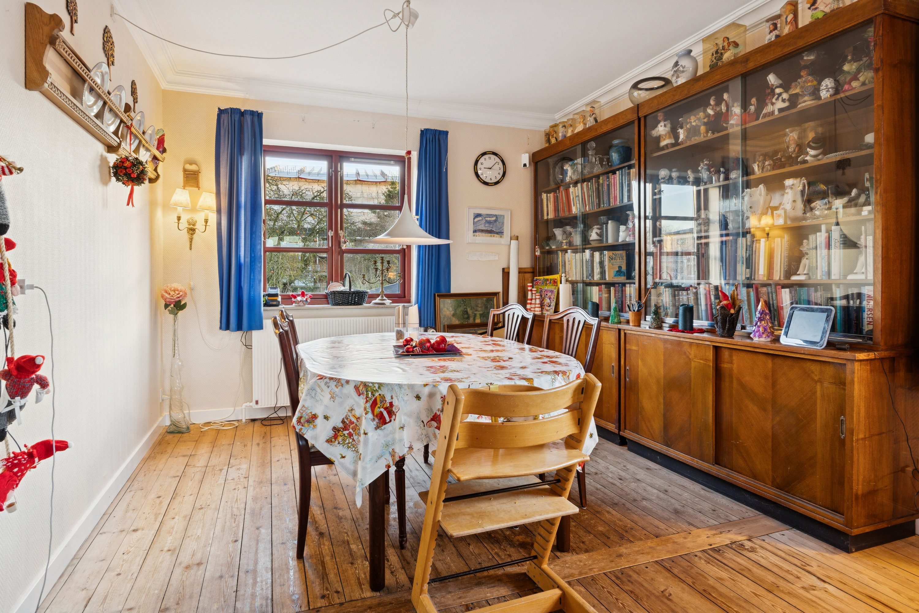 Fremhævet spisestue billede i fuldskærmstilstand. Billede af Hvidovre Alle 1A, 2650 Hvidovre