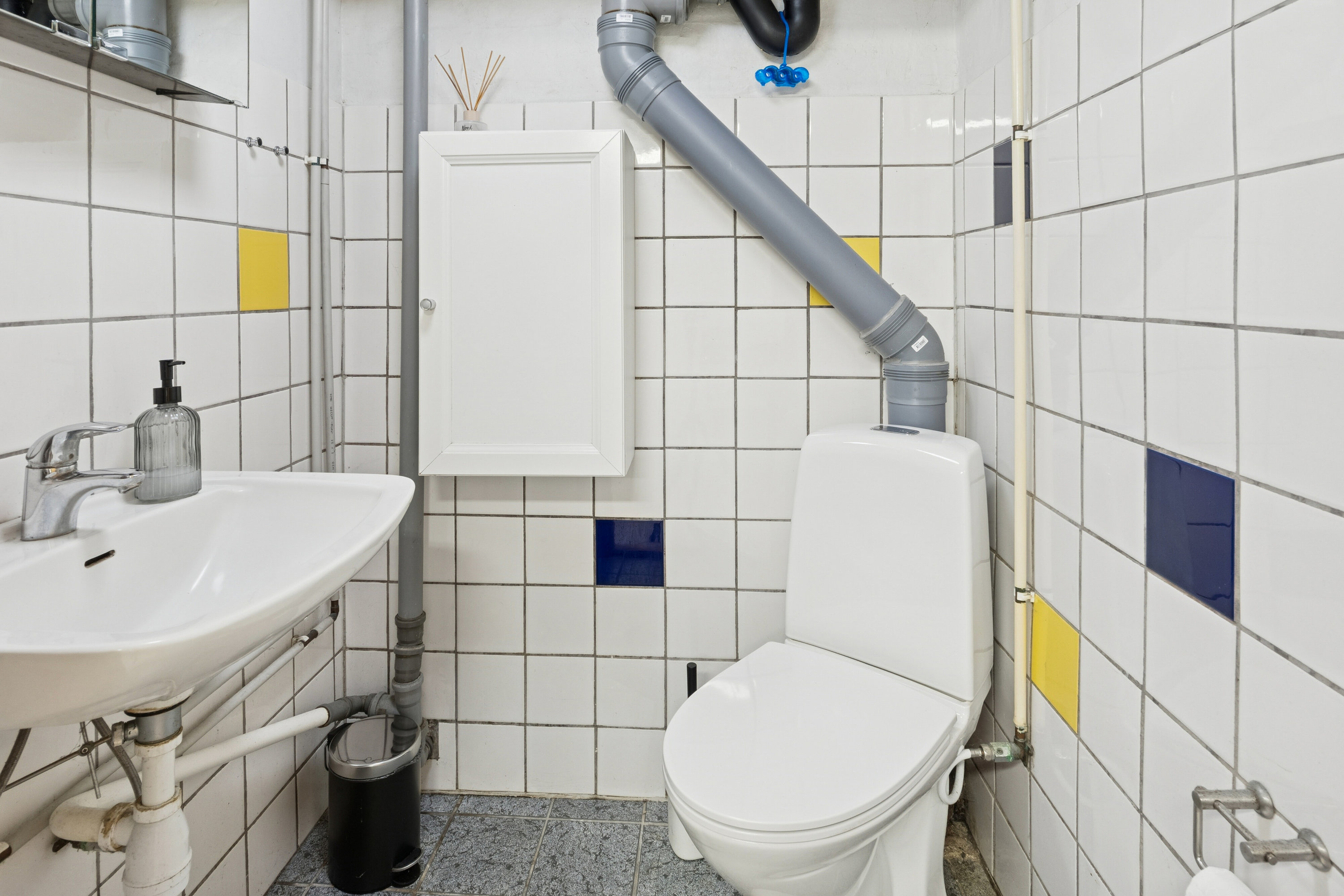 Fremhævet toilet billede i fuldskærmstilstand. Billede af Hvidovre Alle 1A, 2650 Hvidovre