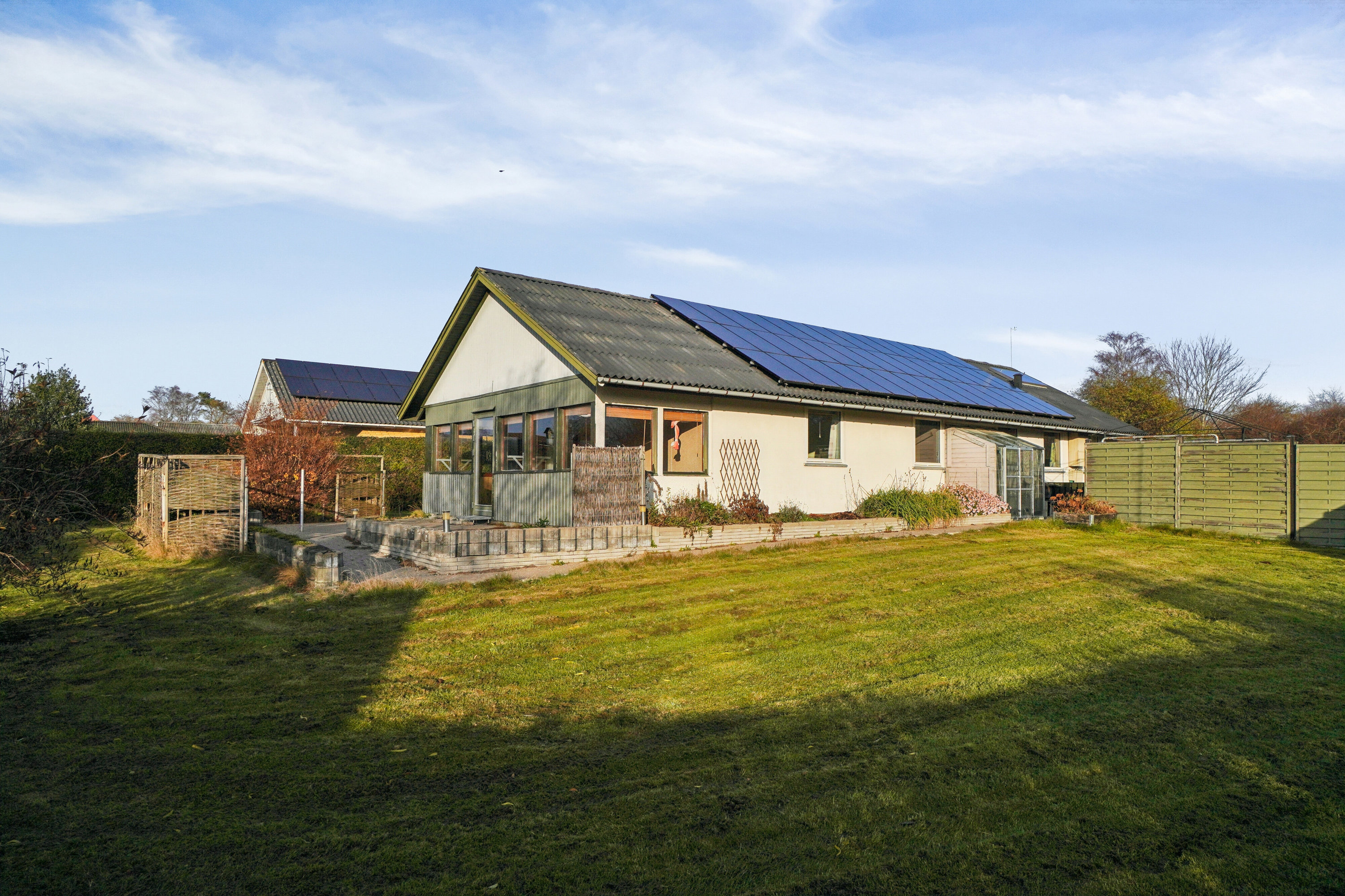 Fremhævet set fra haven billede i fuldskærmstilstand. Billede af Bjørnebakken 38, 3390 Hundested