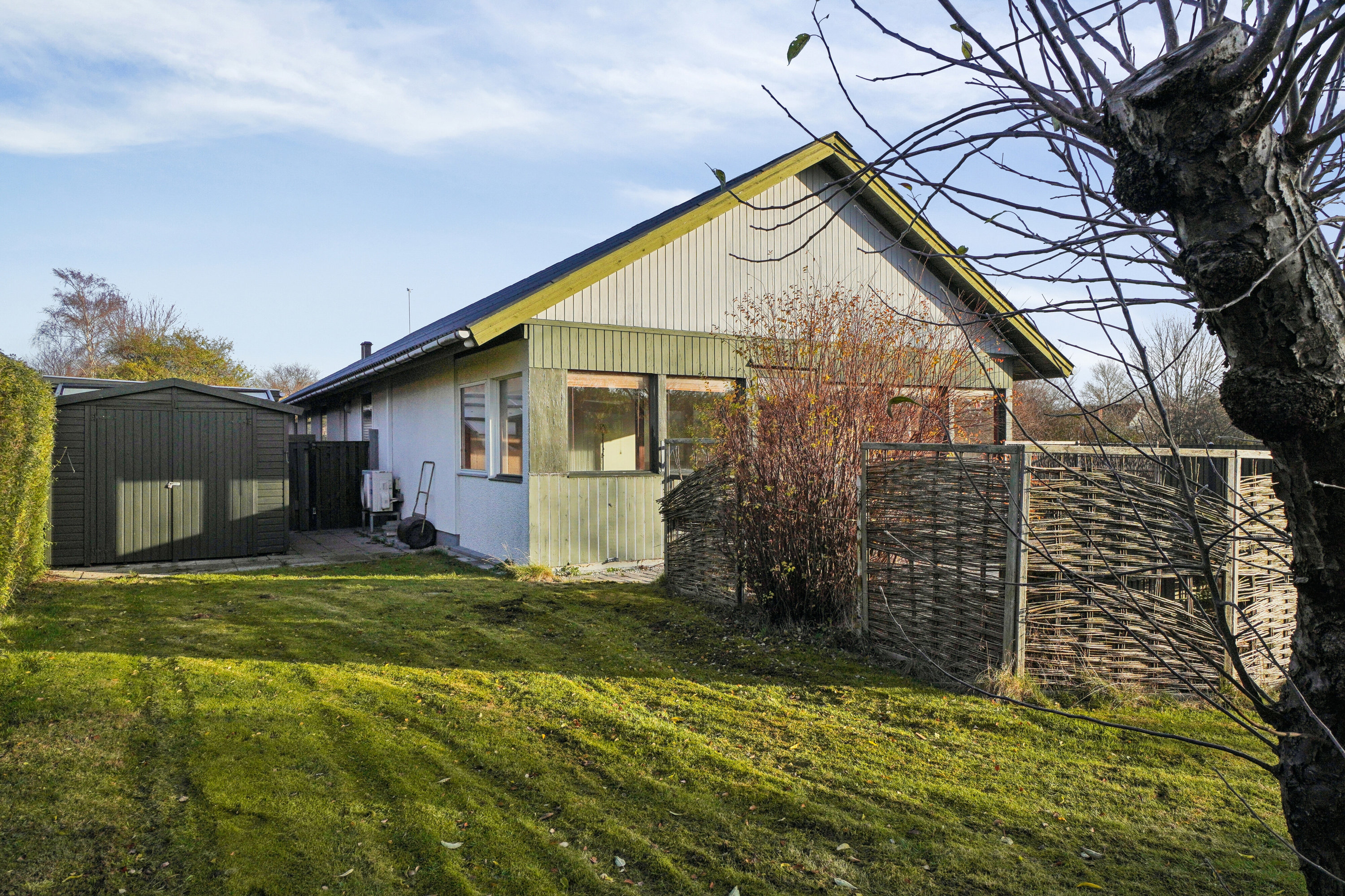 Fremhævet set fra haven billede i fuldskærmstilstand. Billede af Bjørnebakken 38, 3390 Hundested