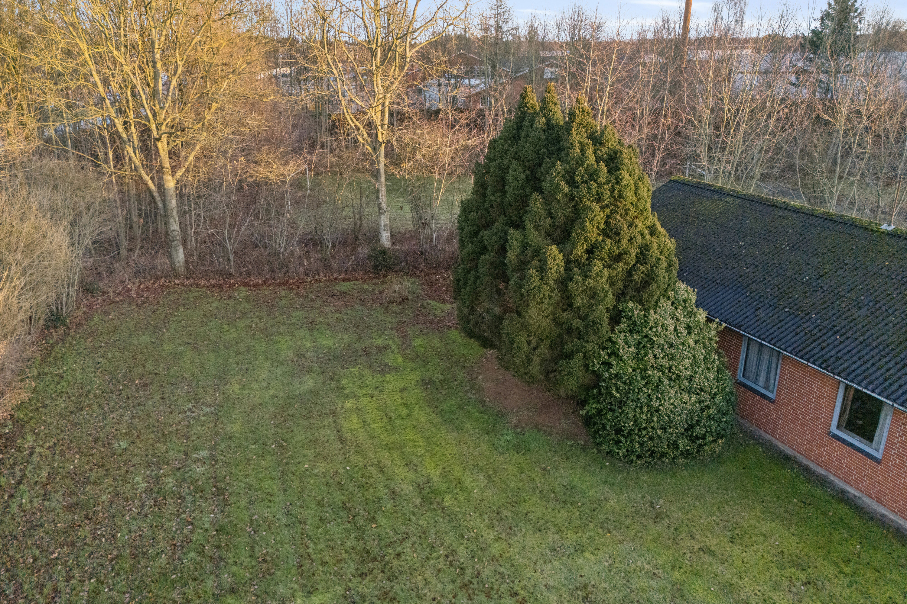 Fremhævet set fra haven billede i fuldskærmstilstand. Billede af Poppelvej 27, 8882 Fårvang